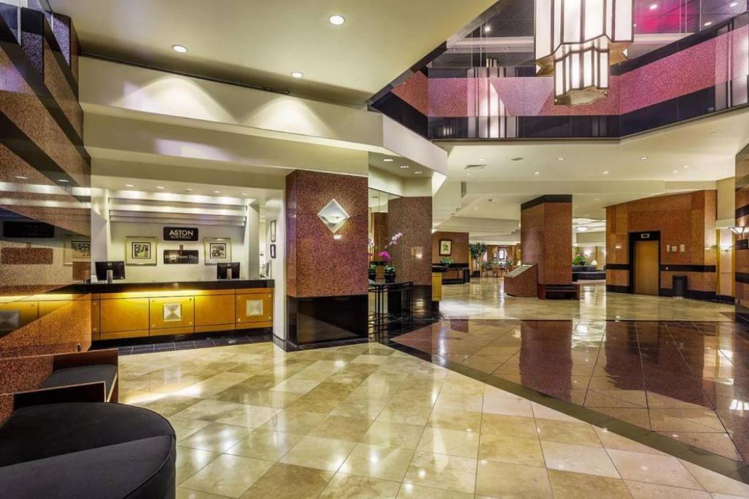 Executive Hotel Suite Downtown Free Parking photo 2