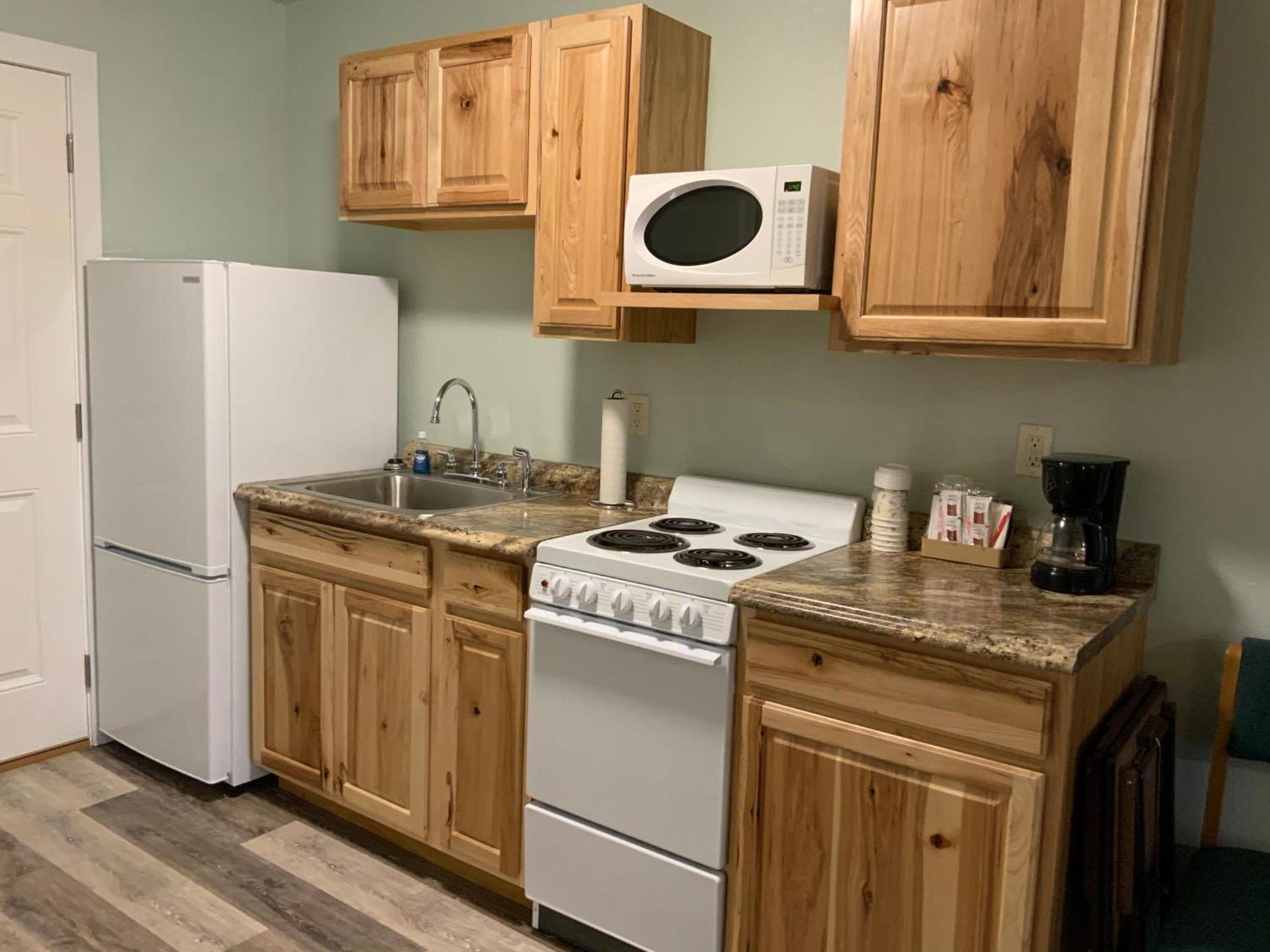 Rockerville Lodge & Cabins photo 59