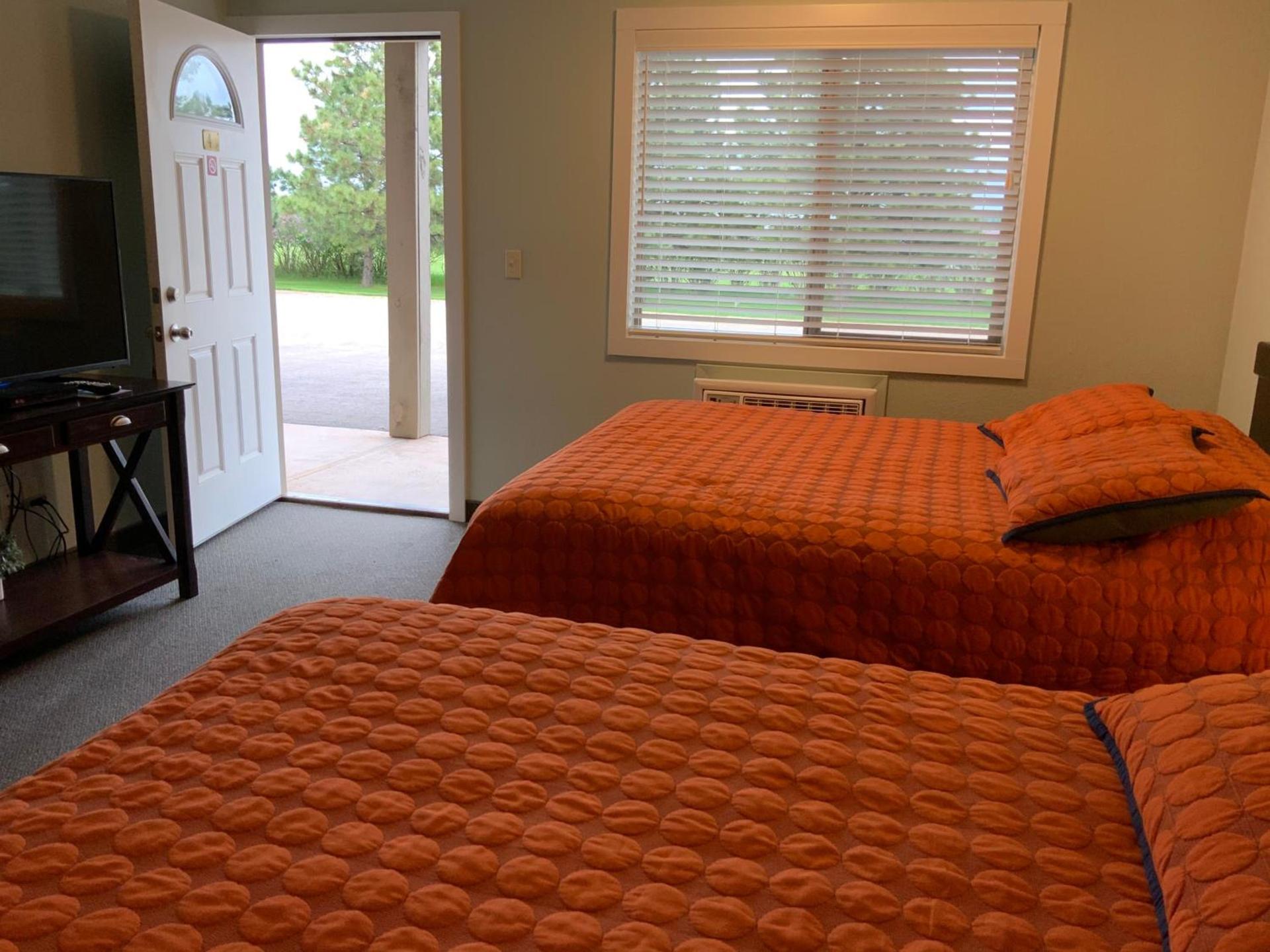 Rockerville Lodge & Cabins photo 60