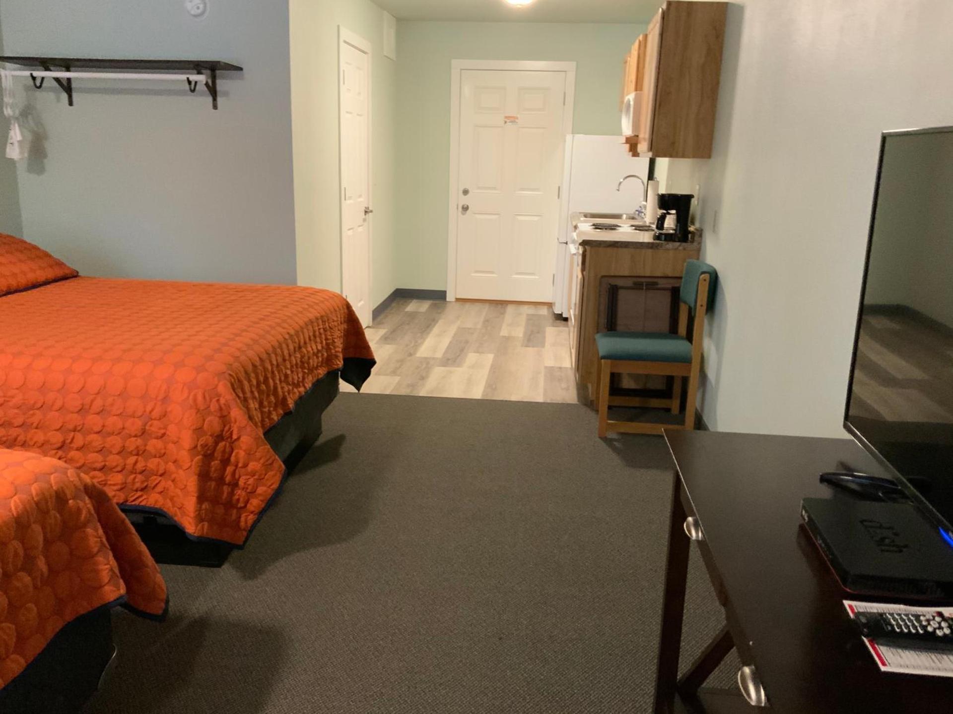 Rockerville Lodge & Cabins photo 57