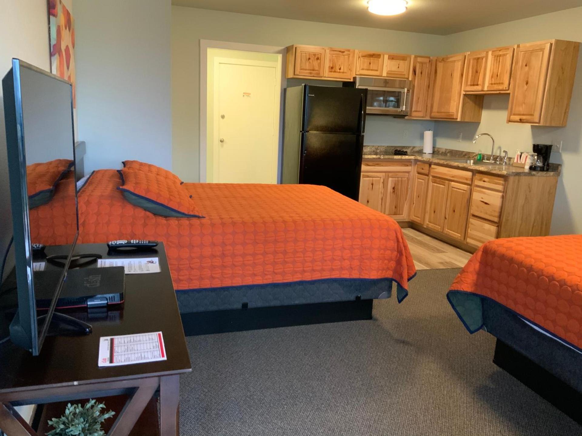 Rockerville Lodge & Cabins photo 51
