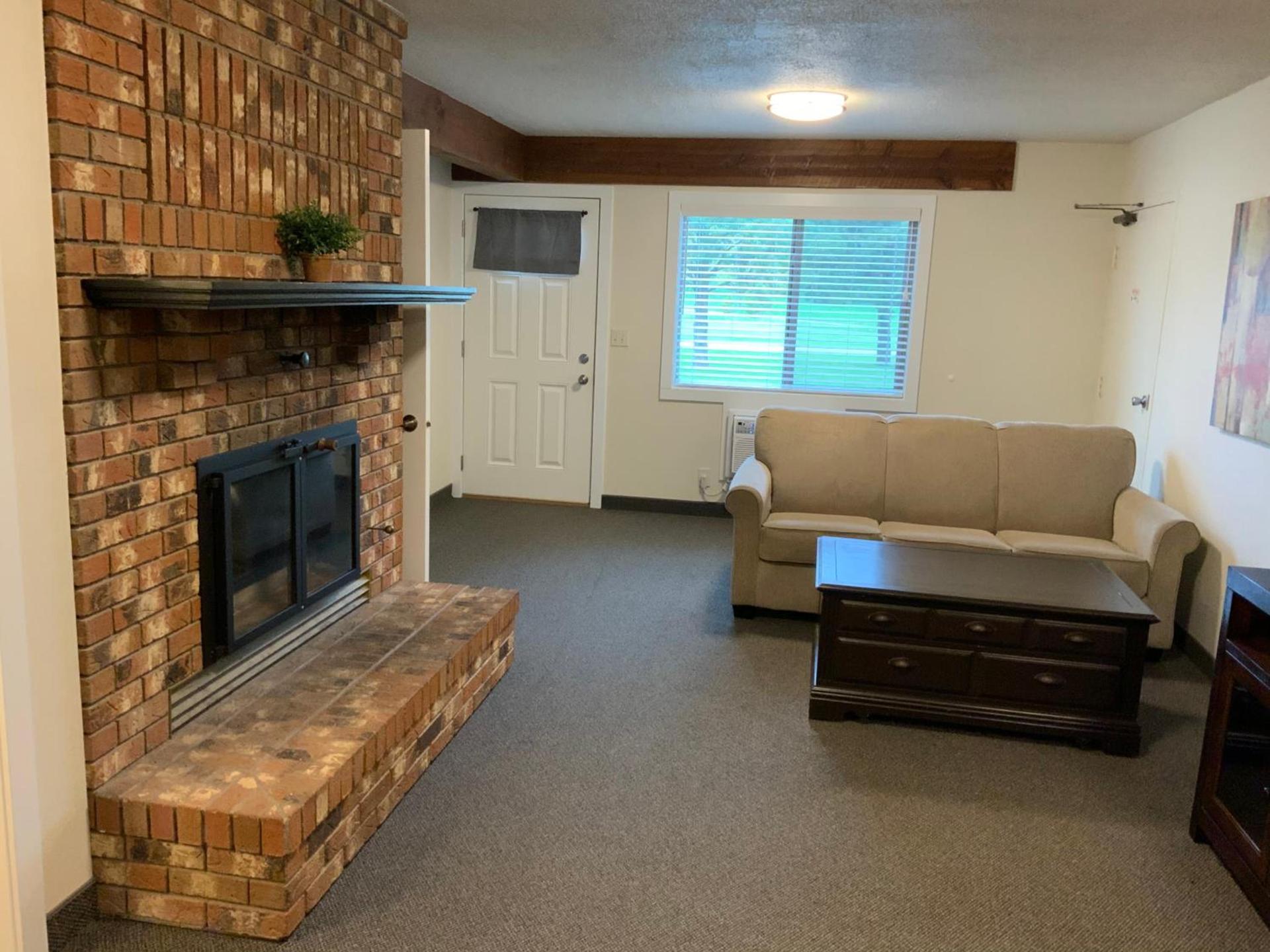 Rockerville Lodge & Cabins photo 47