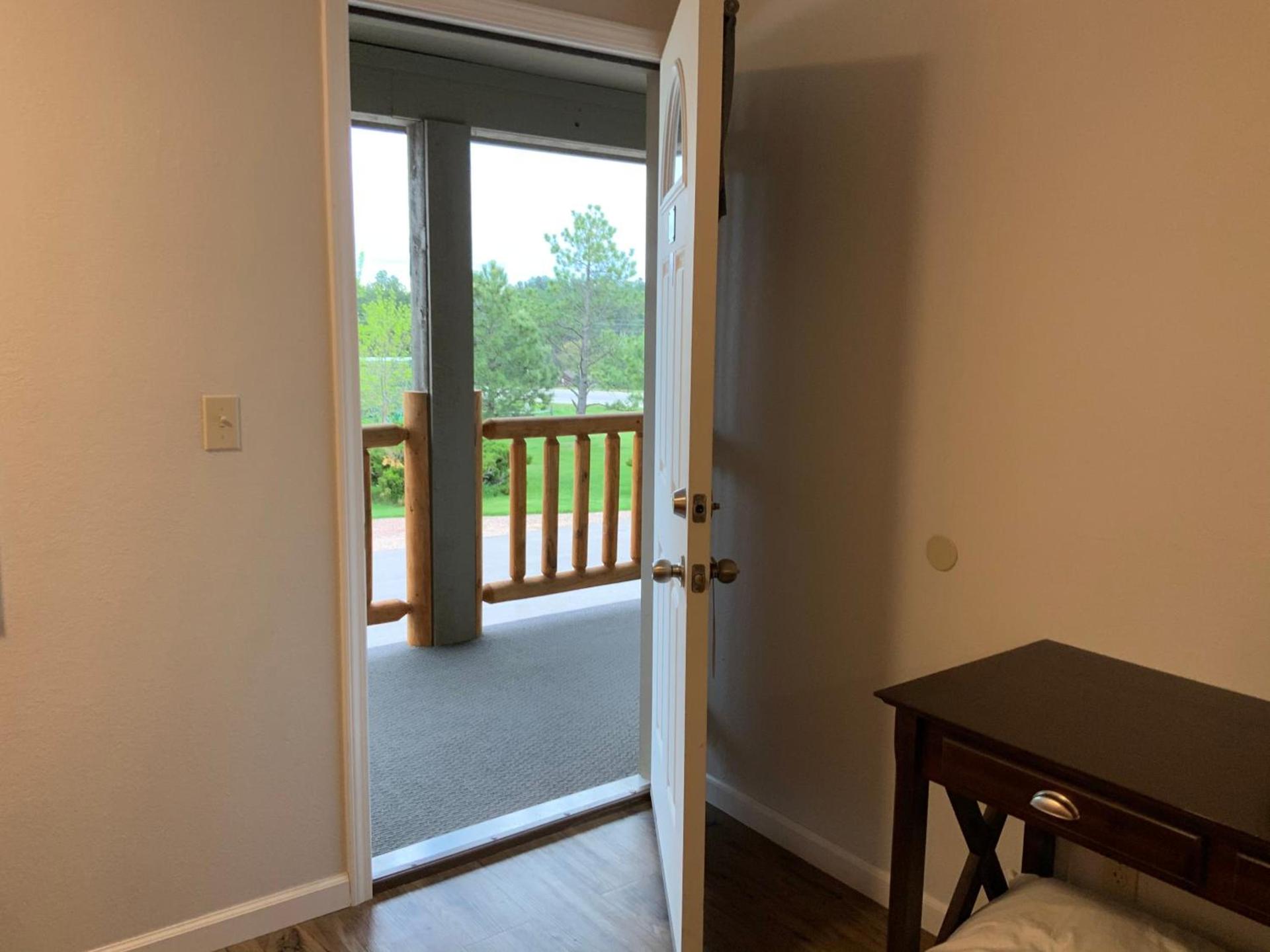 Rockerville Lodge & Cabins photo 31