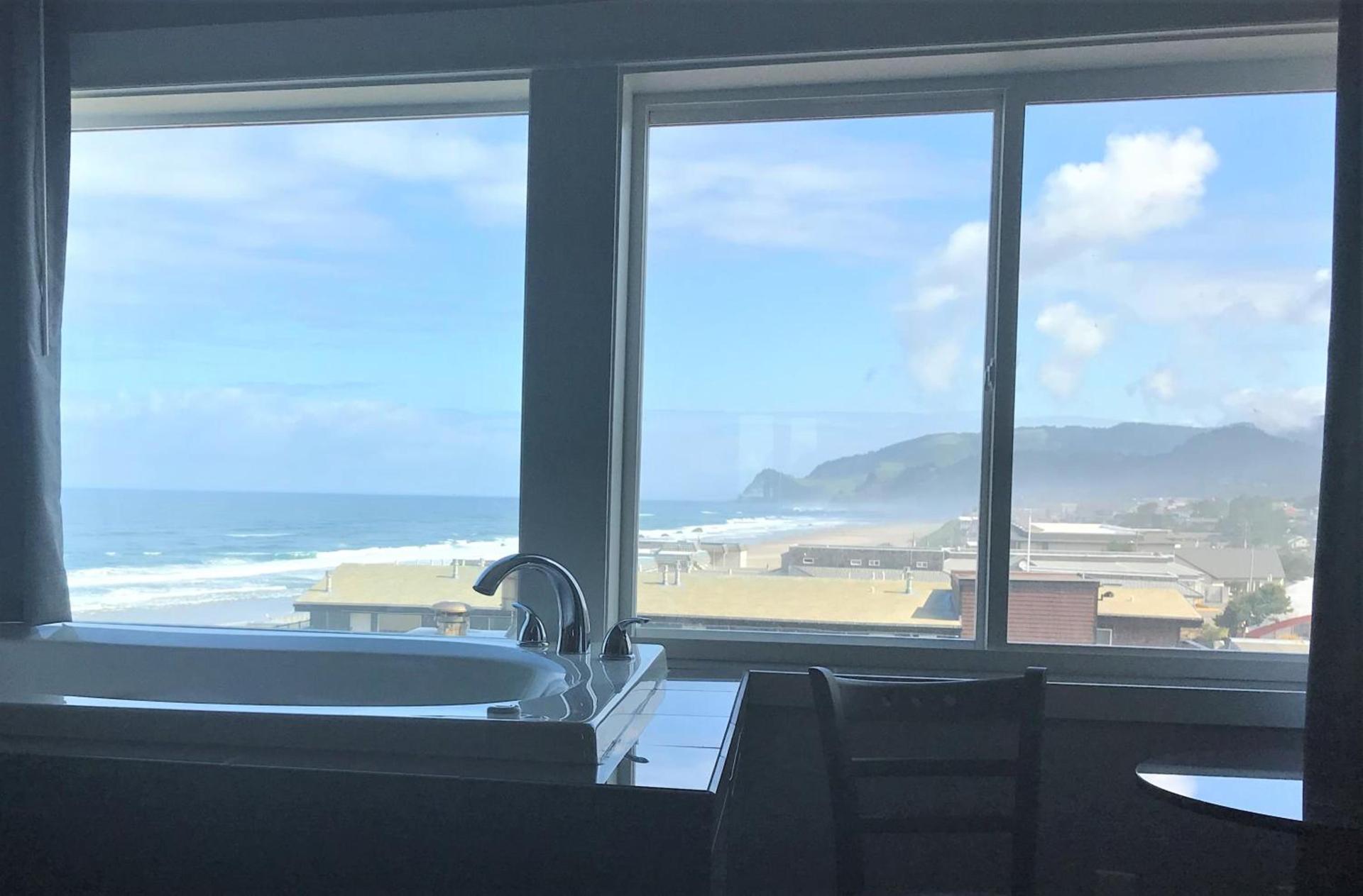 Starfish Manor Oceanfront Hotel photo 15