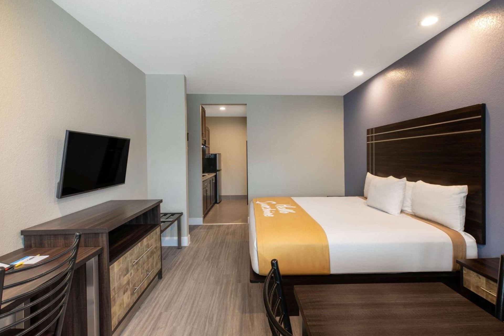 Days Inn & Suites by Wyndham La Porte photo 25