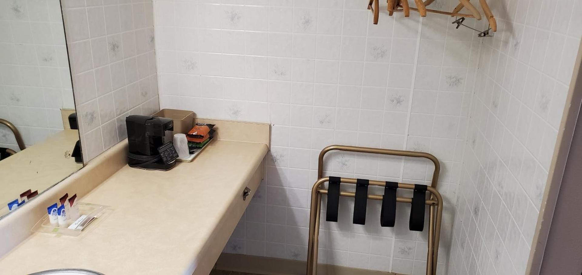 Brooks Motel photo 9