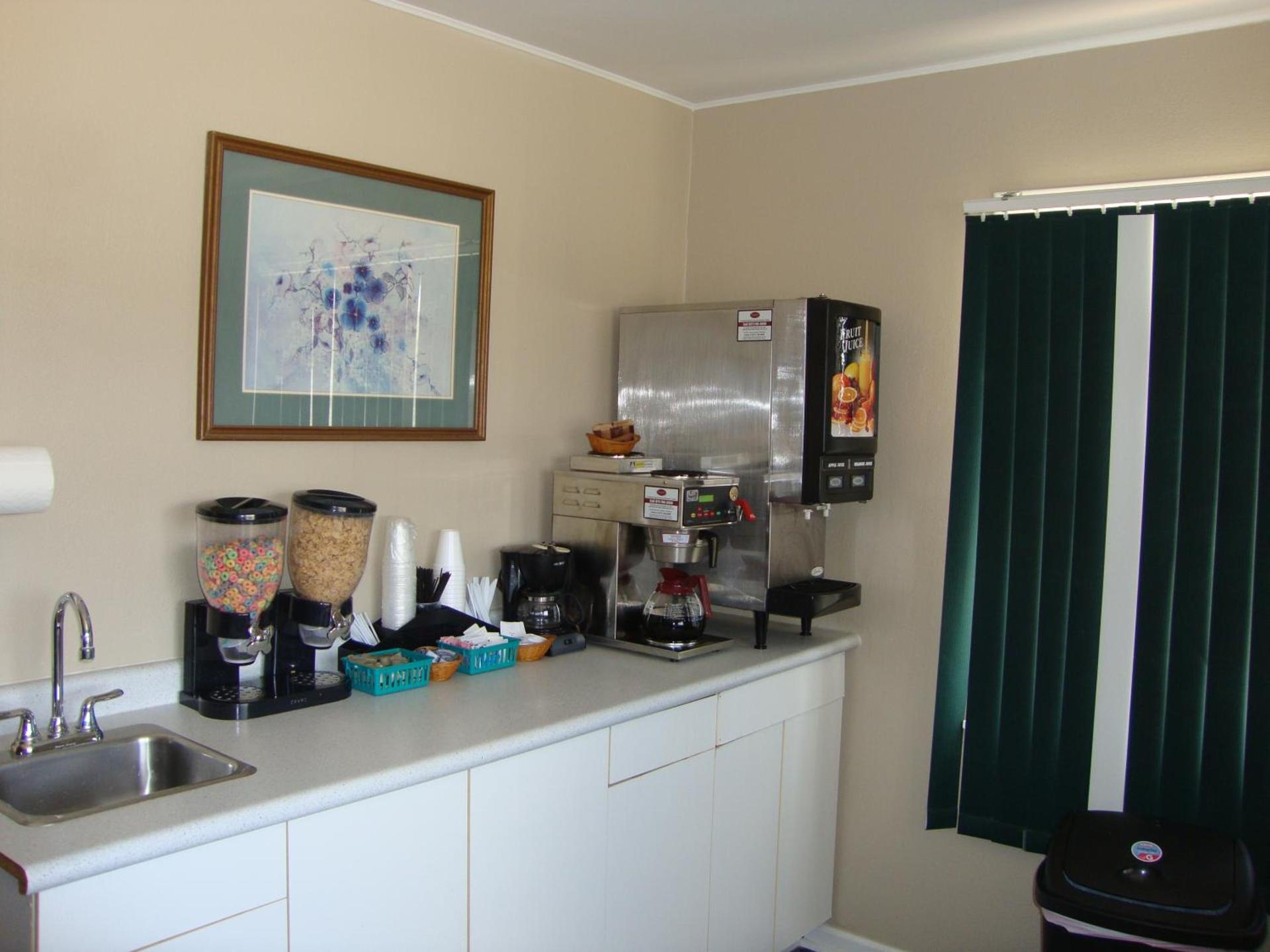 Brooks Motel photo 5