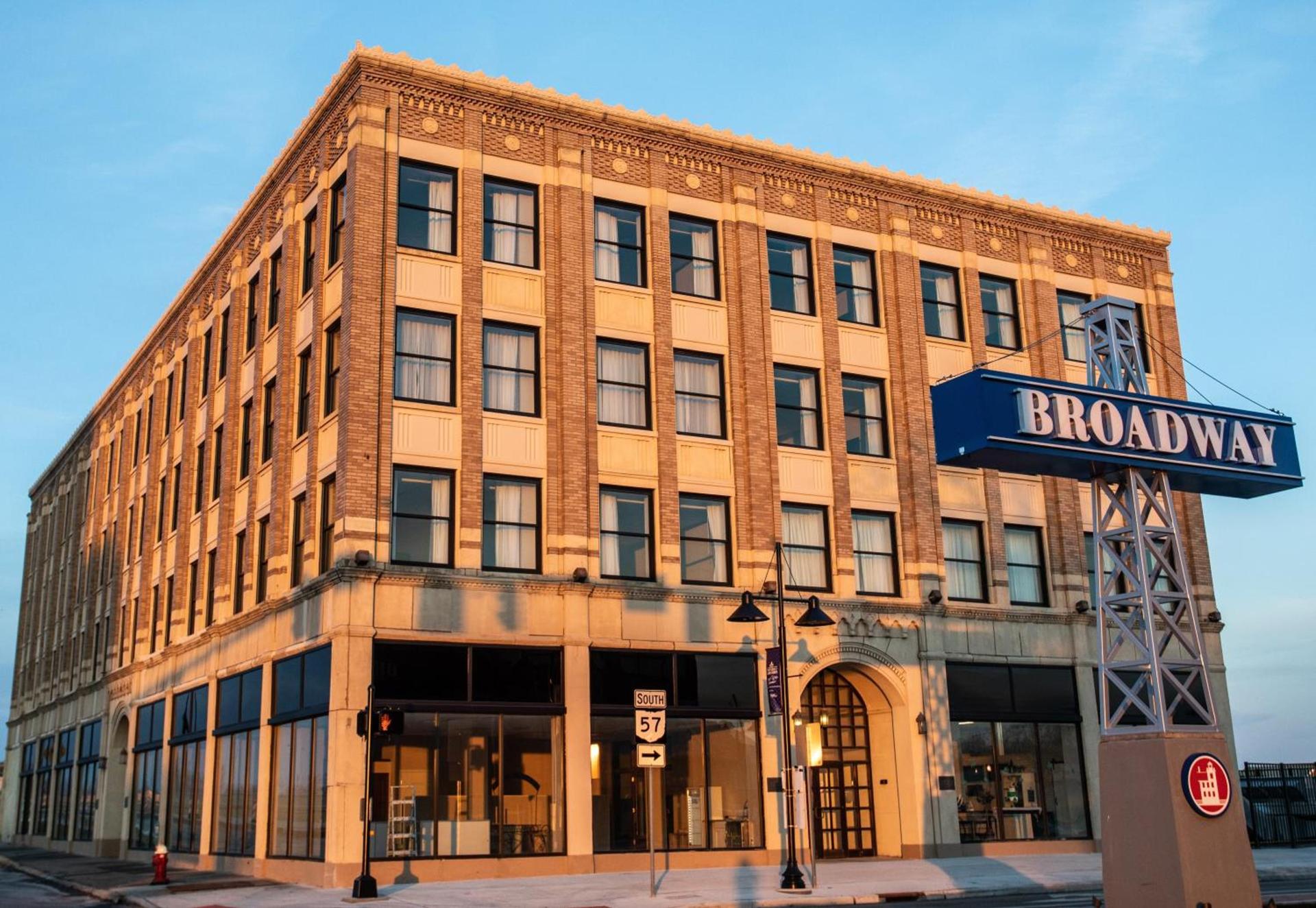 Ariel Broadway Hotel photo 1