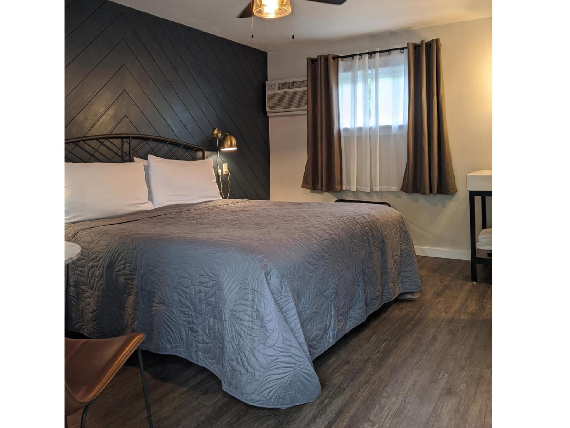 Cedar Court Inn photo 8