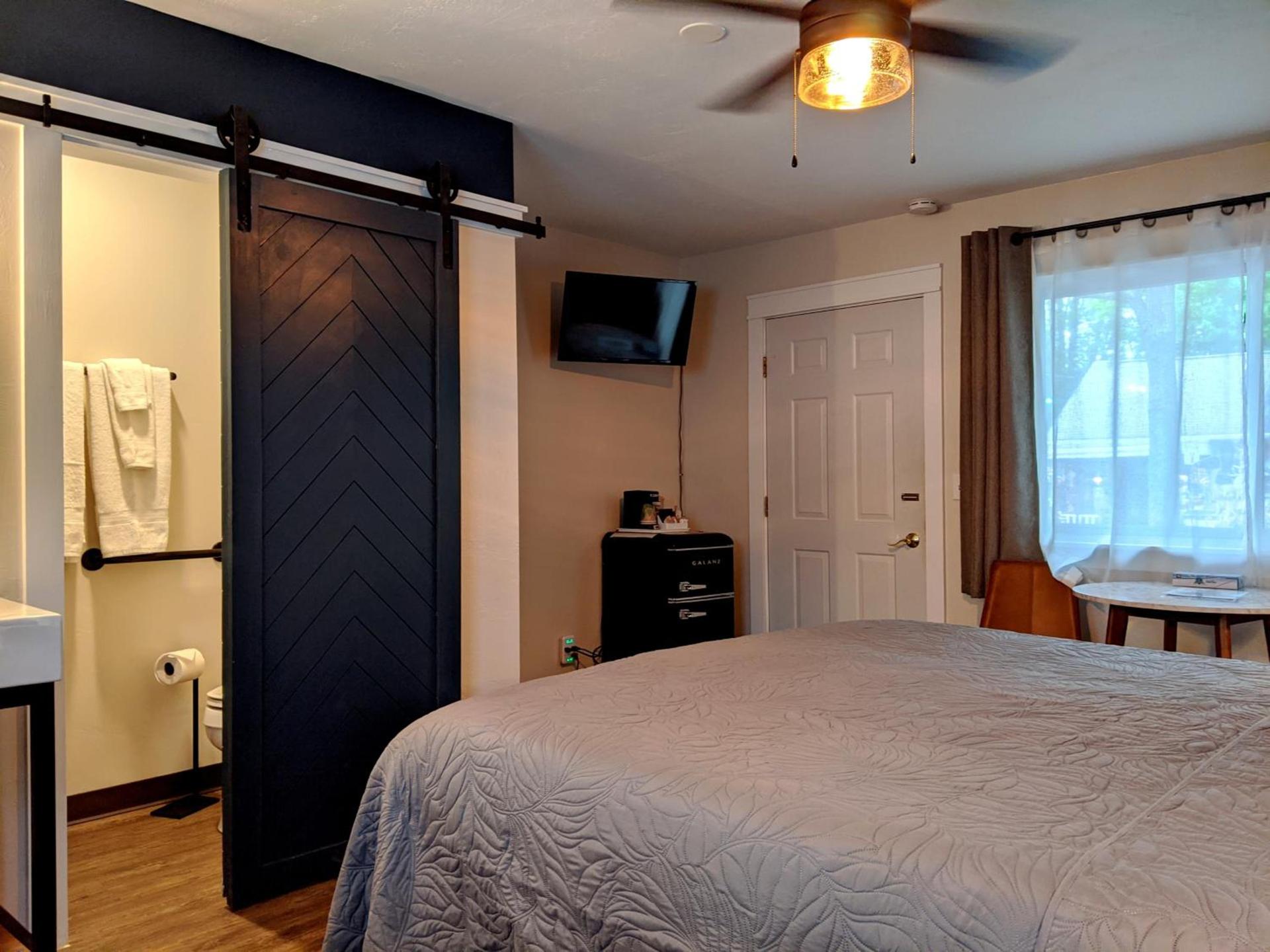 Cedar Court Inn photo 7