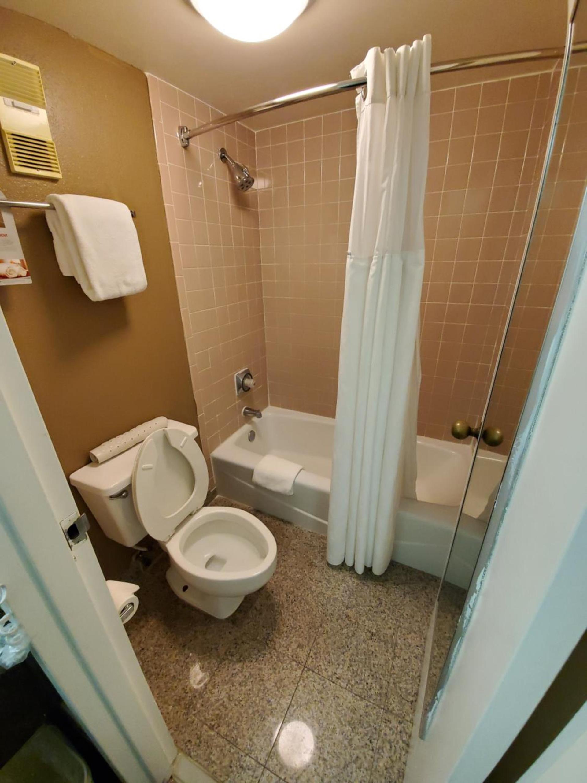 Ramada by Wyndham Temple Terrace/Tampa North photo 67