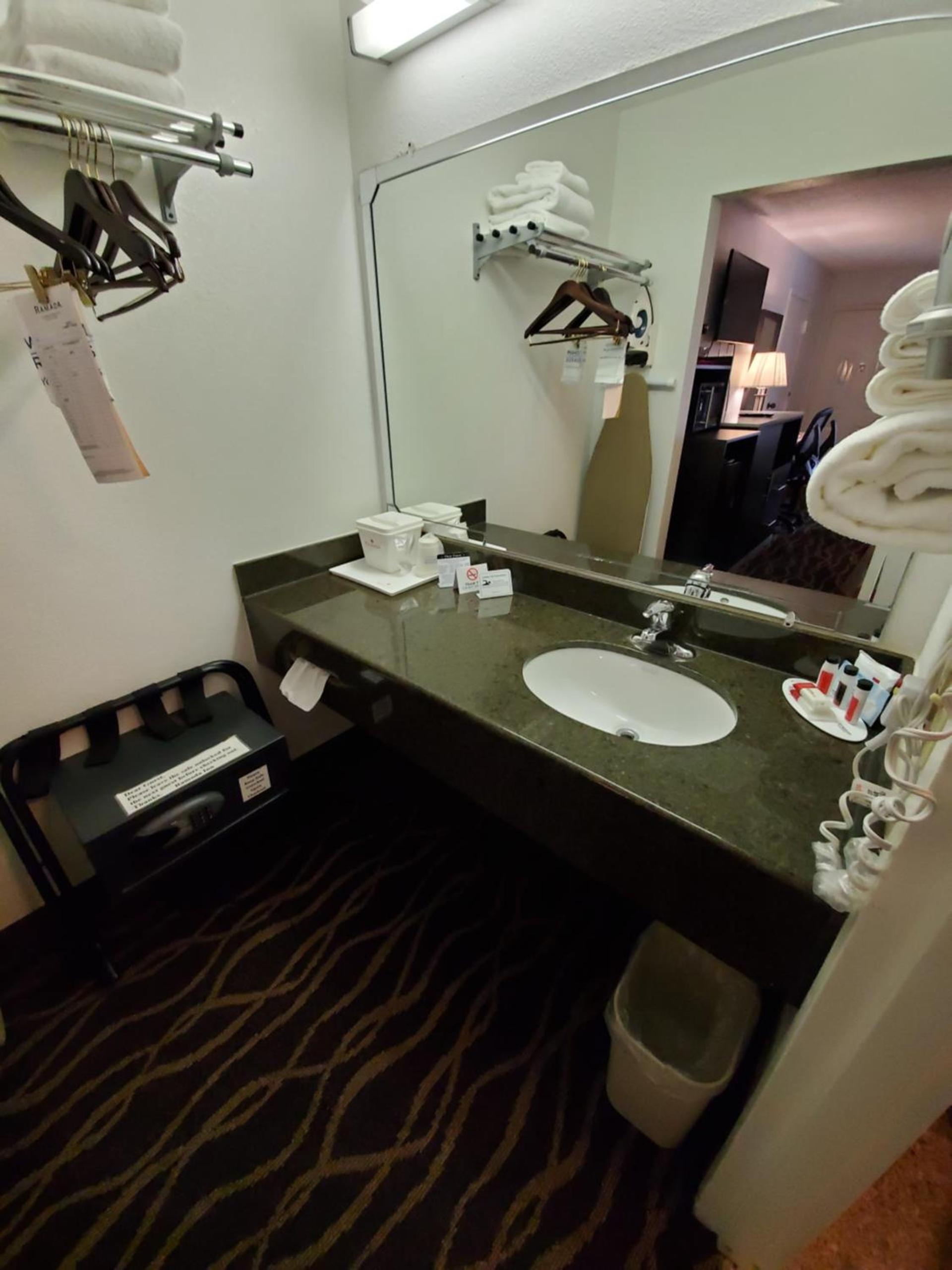 Ramada by Wyndham Temple Terrace/Tampa North photo 65