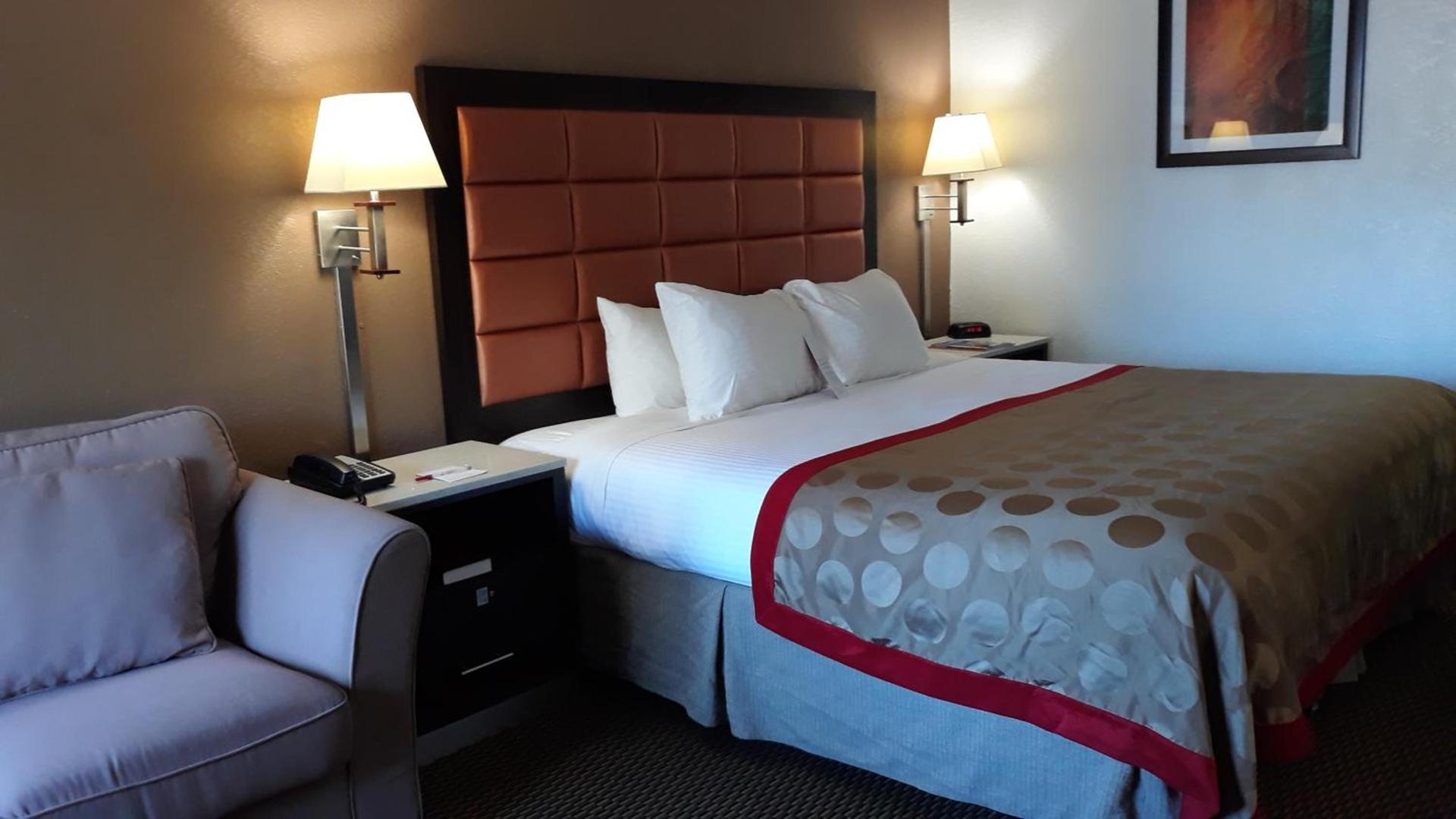 Ramada by Wyndham Temple Terrace/Tampa North photo 10