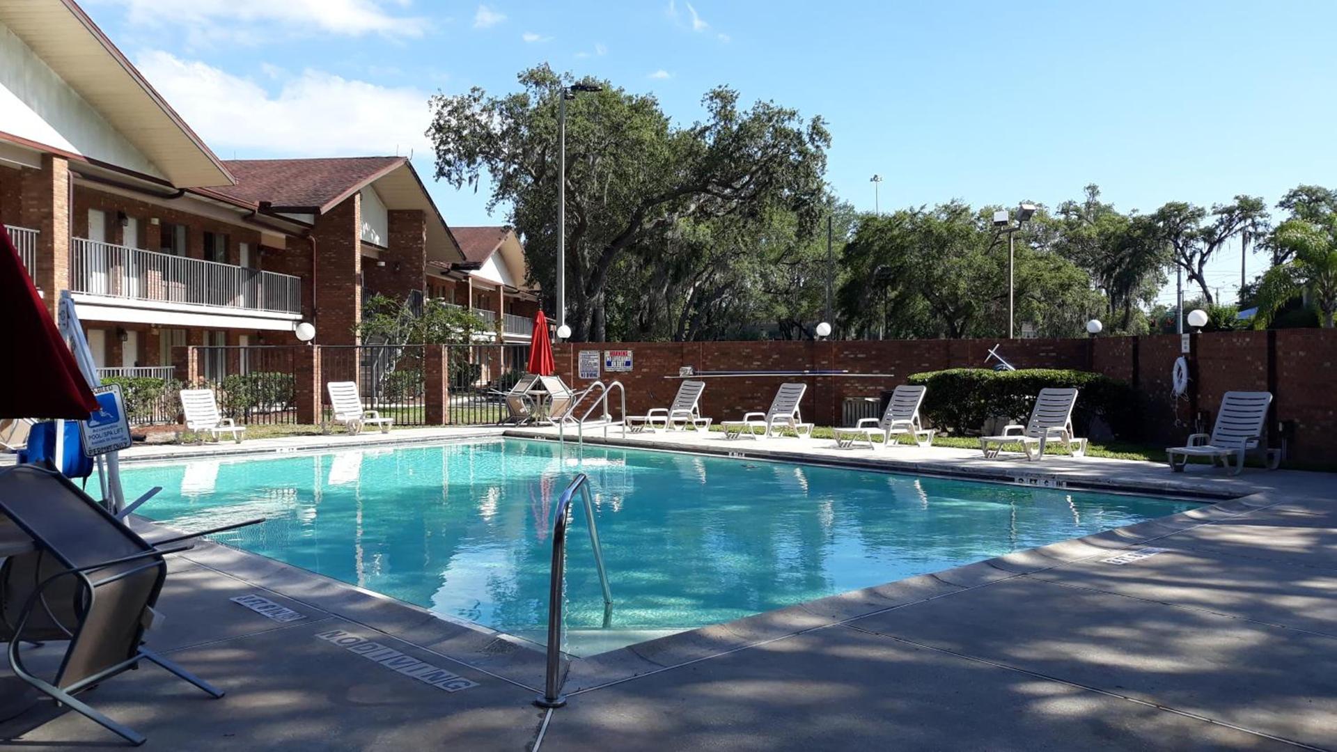 Ramada by Wyndham Temple Terrace/Tampa North photo 13