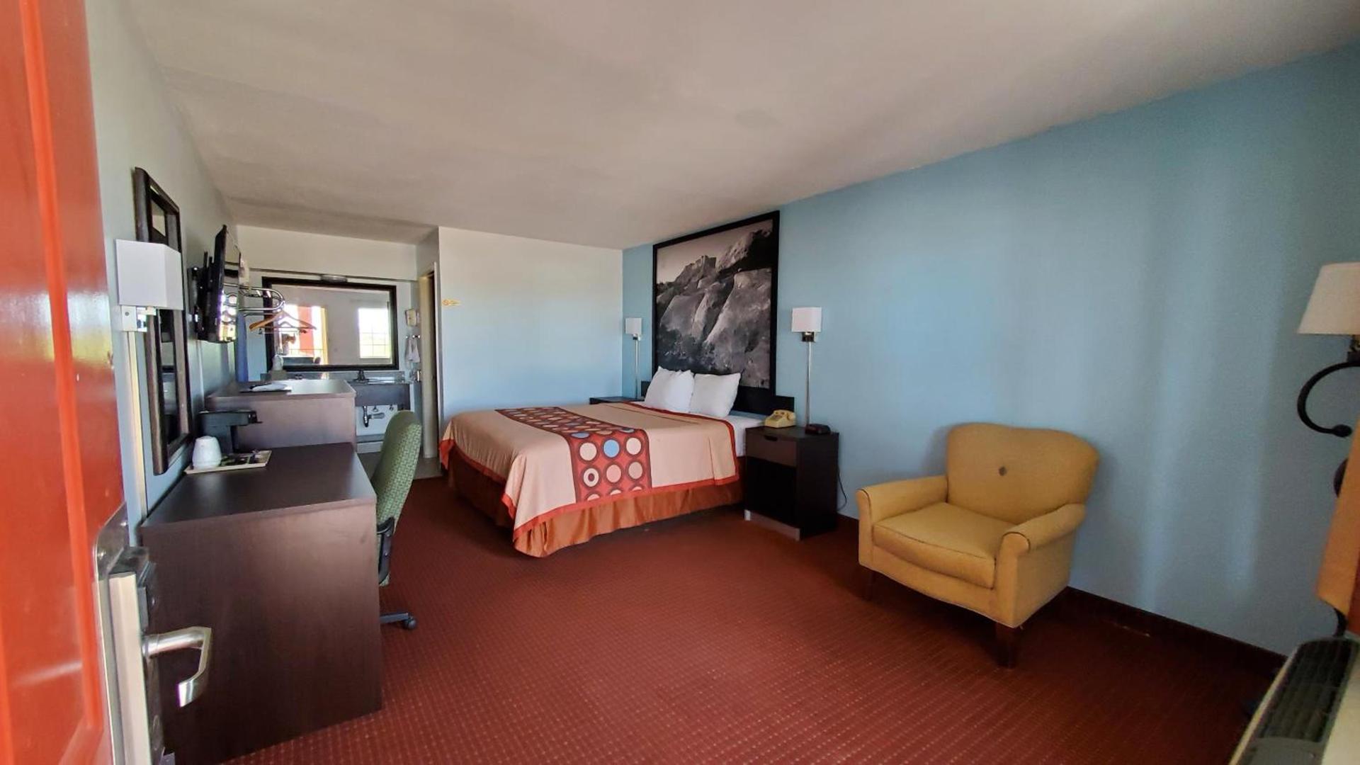 Super 8 by Wyndham Van Horn photo 20