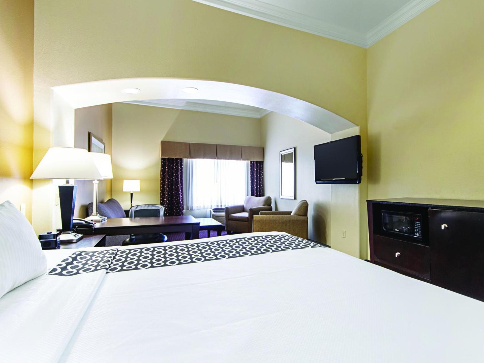 La Quinta by Wyndham Houston New Caney photo 12