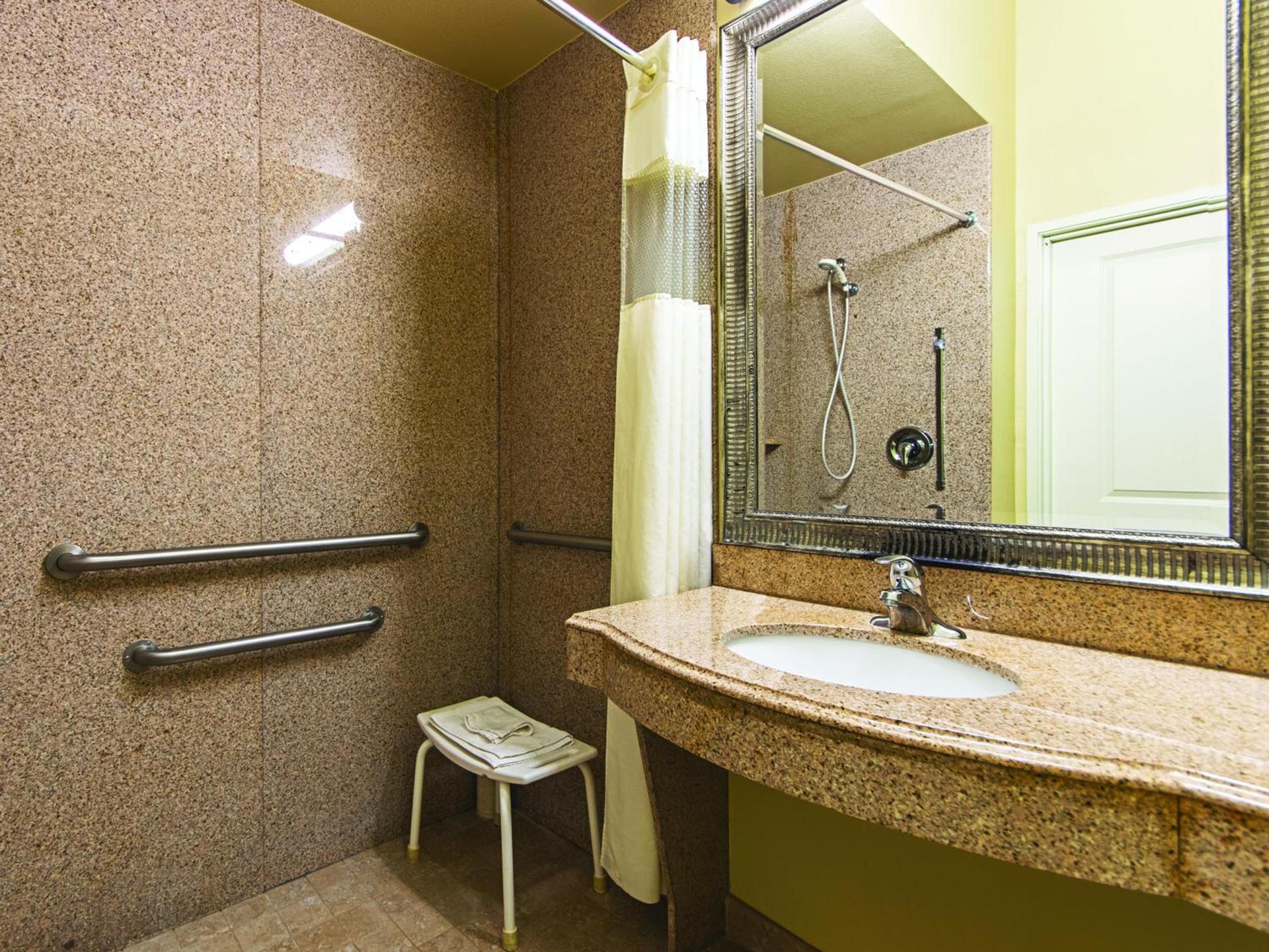 La Quinta by Wyndham Houston New Caney photo 23