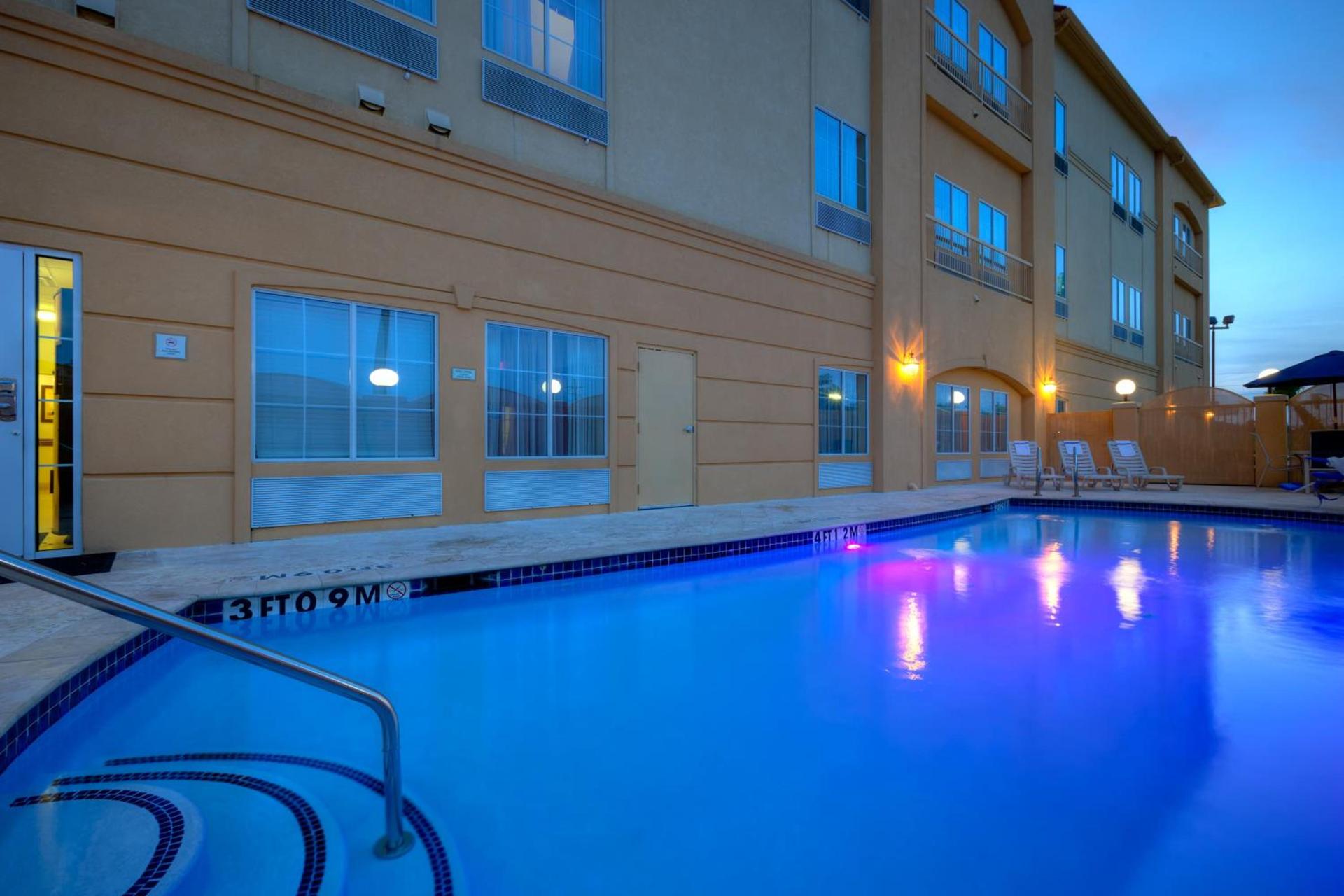 La Quinta by Wyndham Houston New Caney photo 11