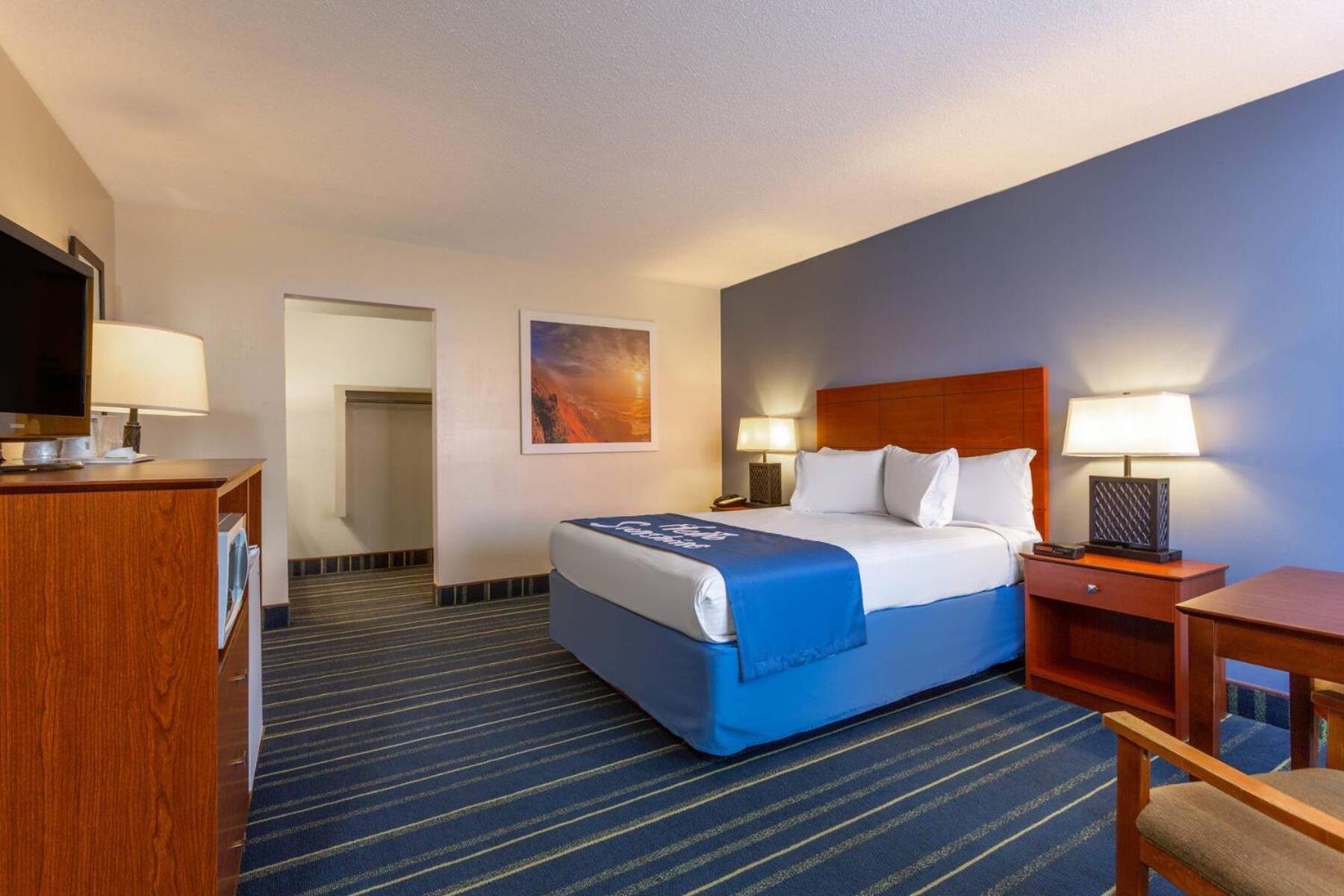 Days Inn by Wyndham Breezewood photo 19