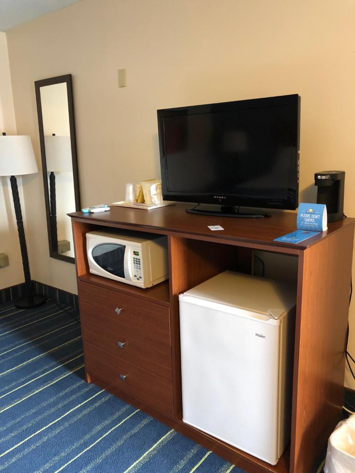 Days Inn by Wyndham Breezewood photo 15