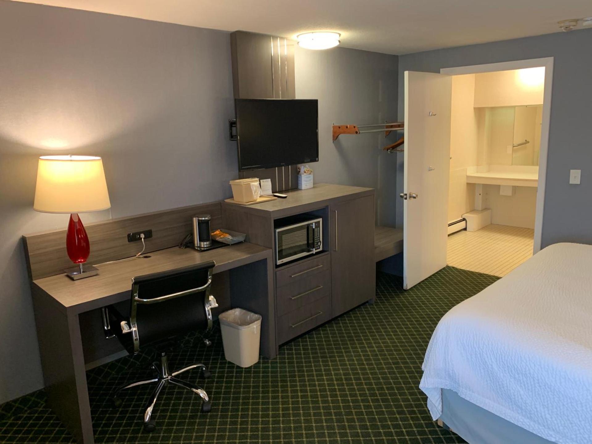 Super 8 by Wyndham Sturbridge photo 21