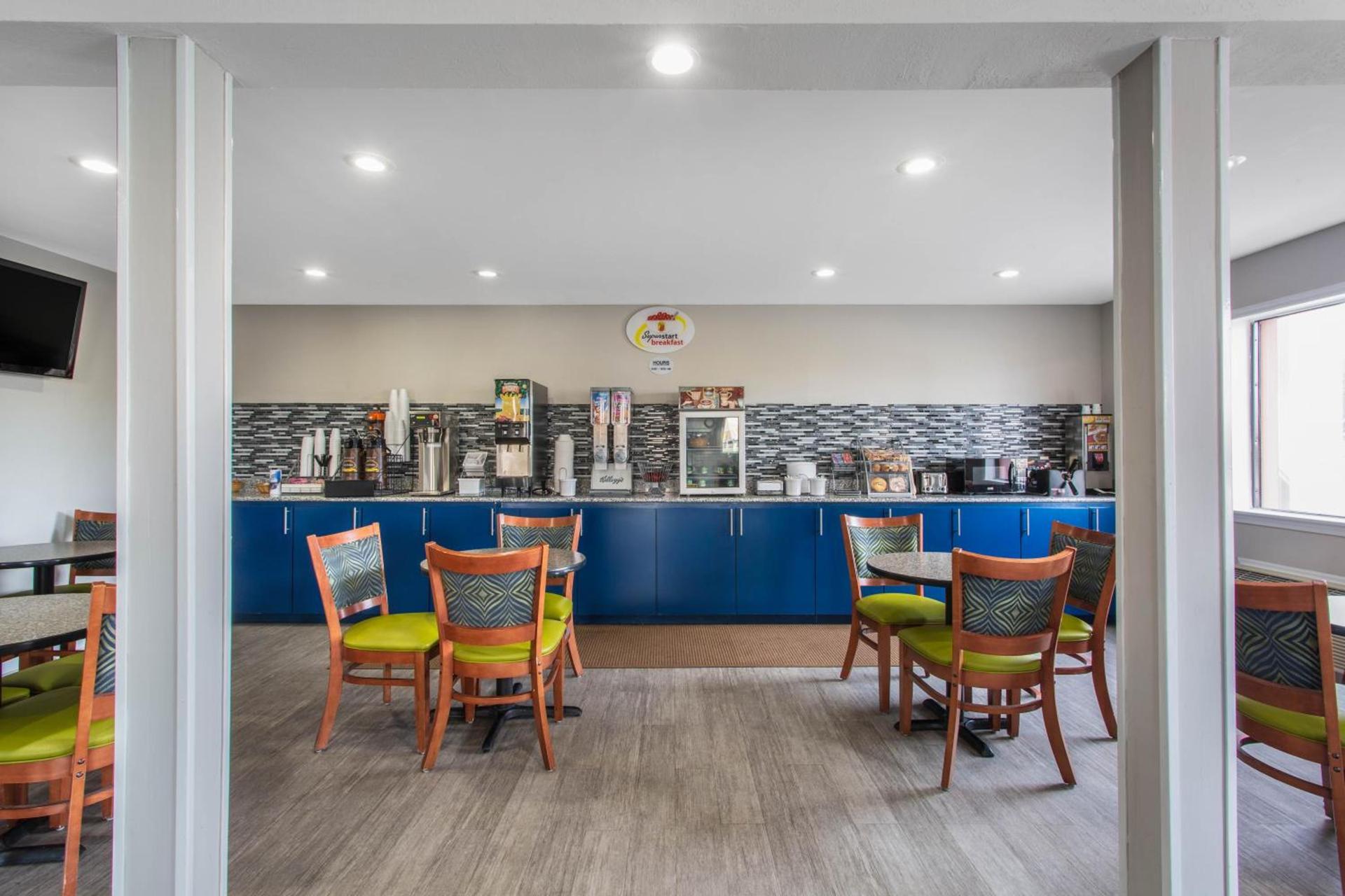 Super 8 by Wyndham Florence photo 40