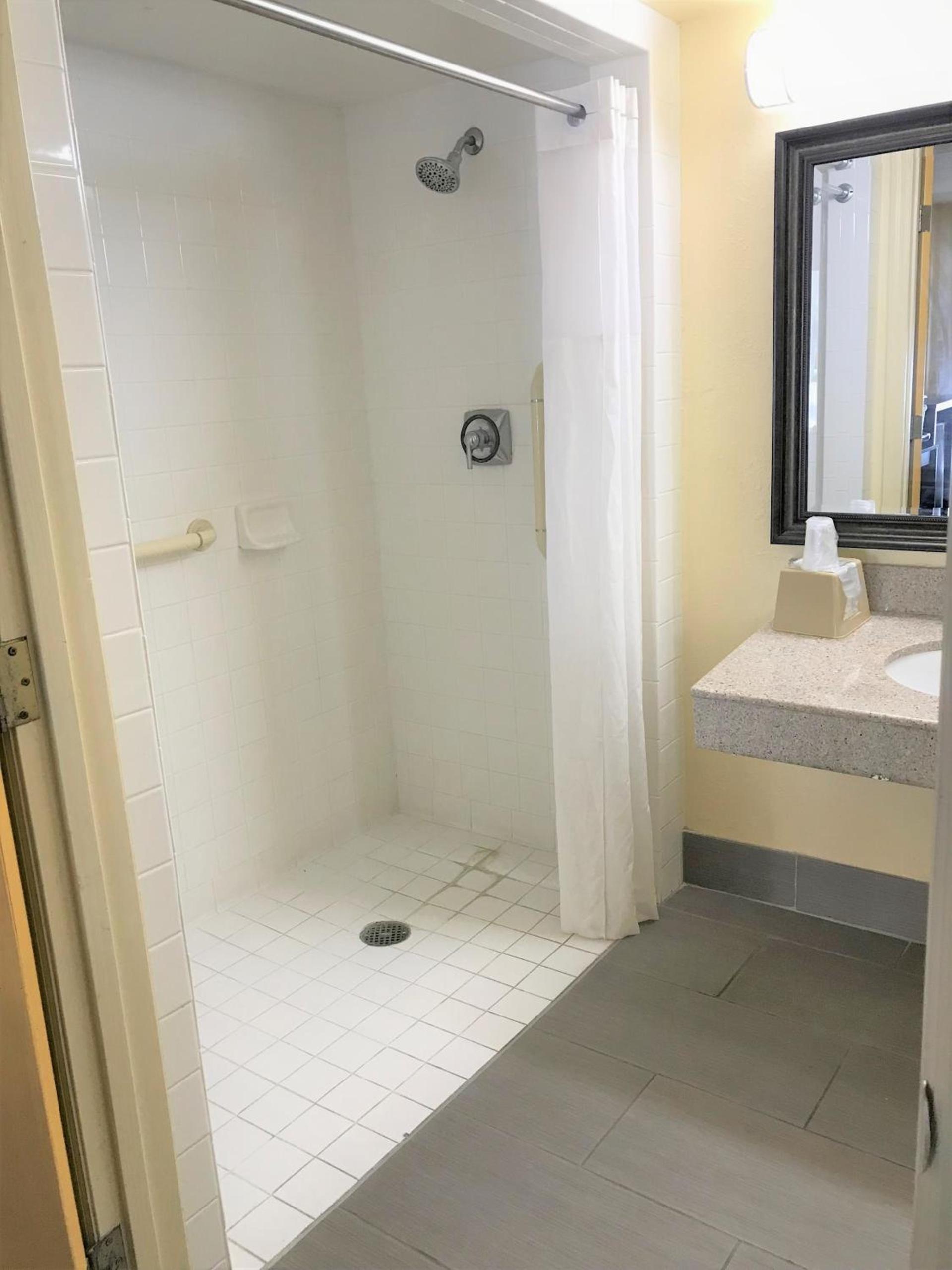 Days Inn by Wyndham Ridgeland South Carolina photo 17