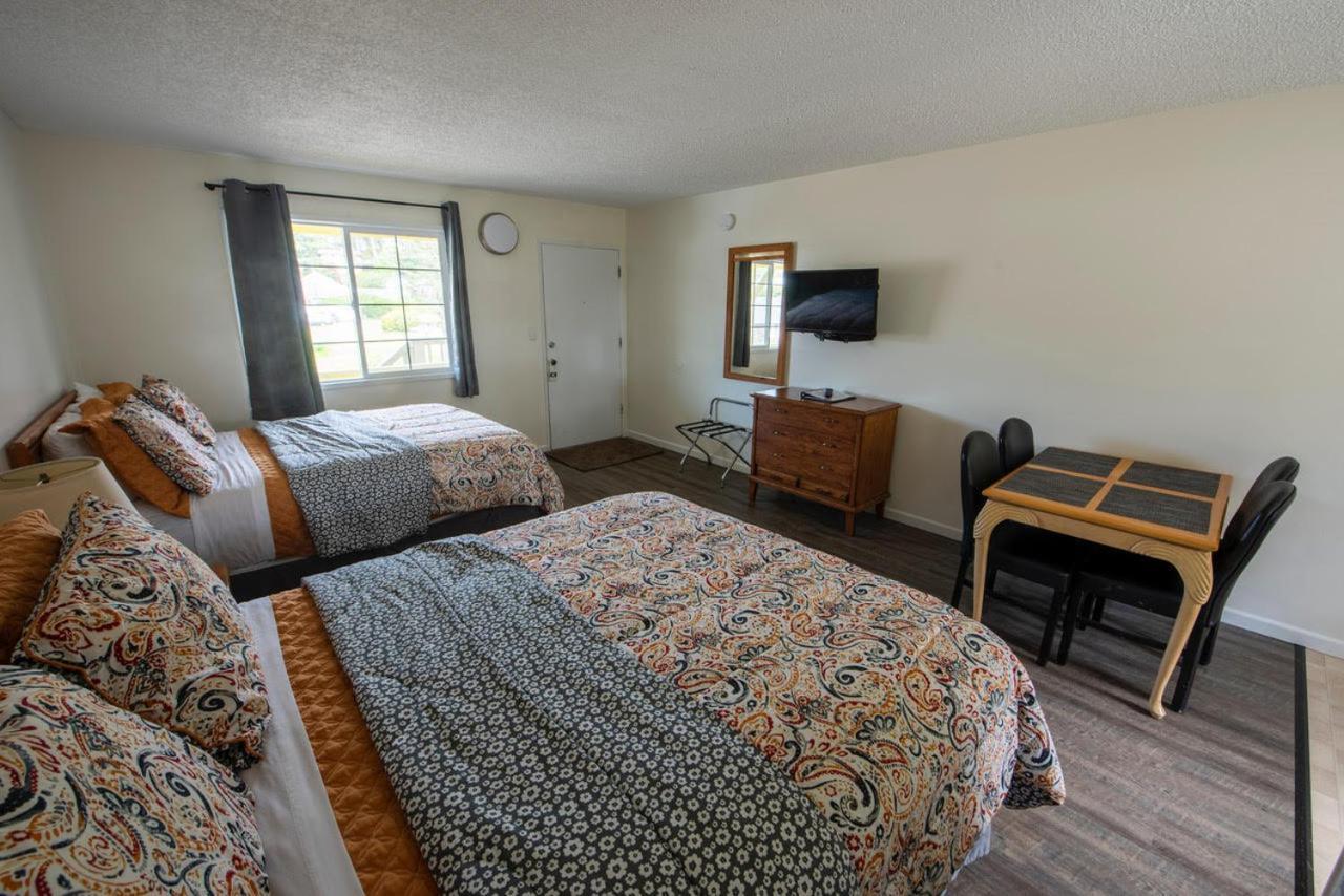 Pacific City Inn photo 21