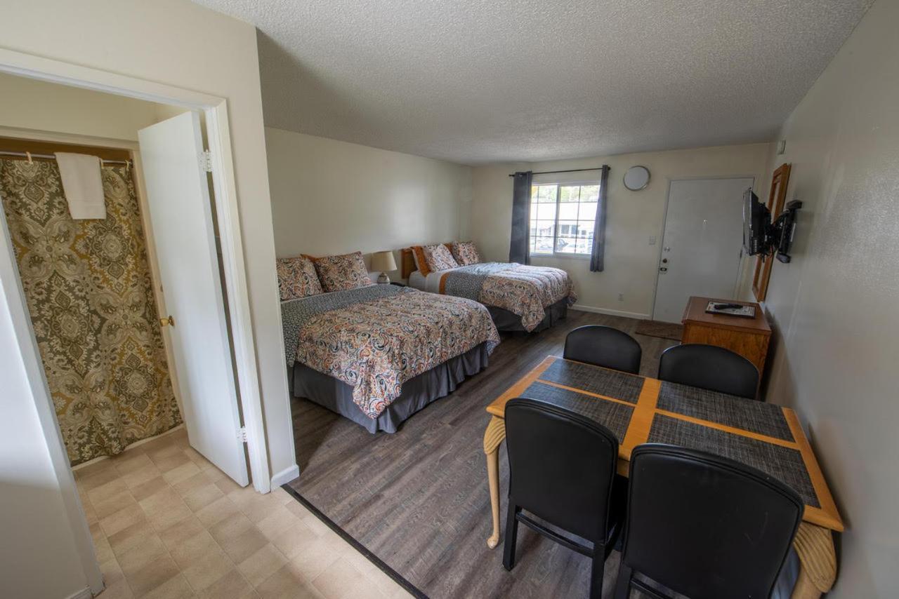 Pacific City Inn photo 15