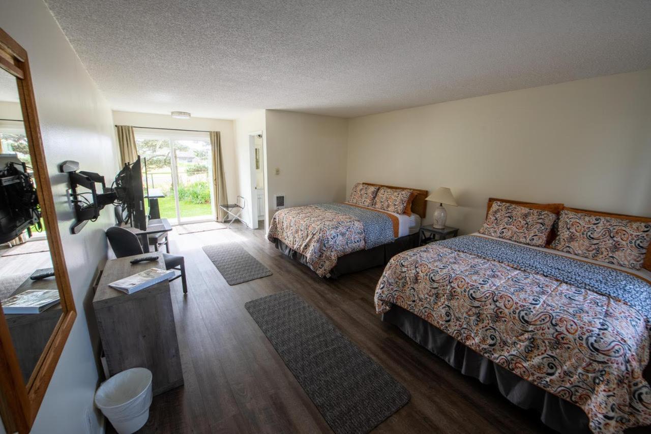 Pacific City Inn photo 10
