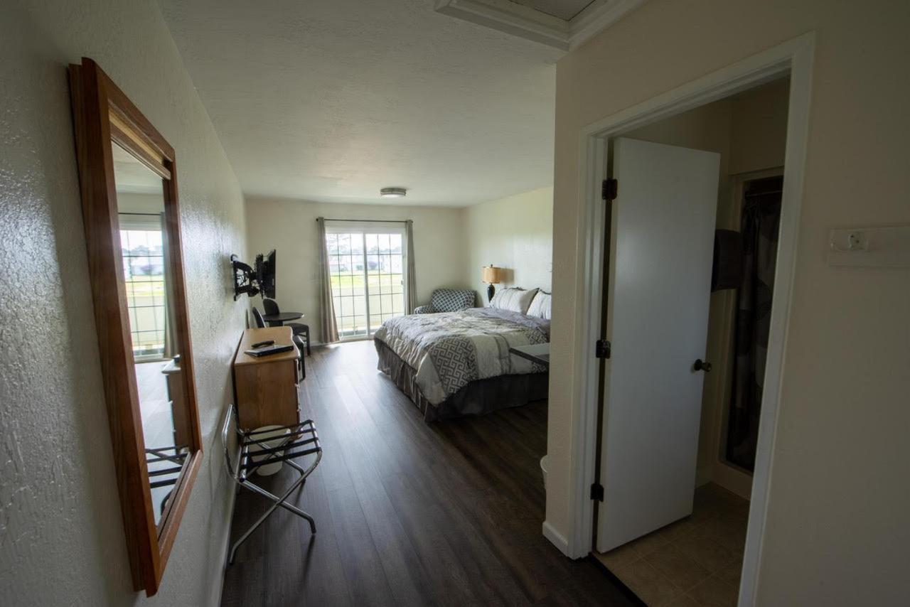 Pacific City Inn photo 12