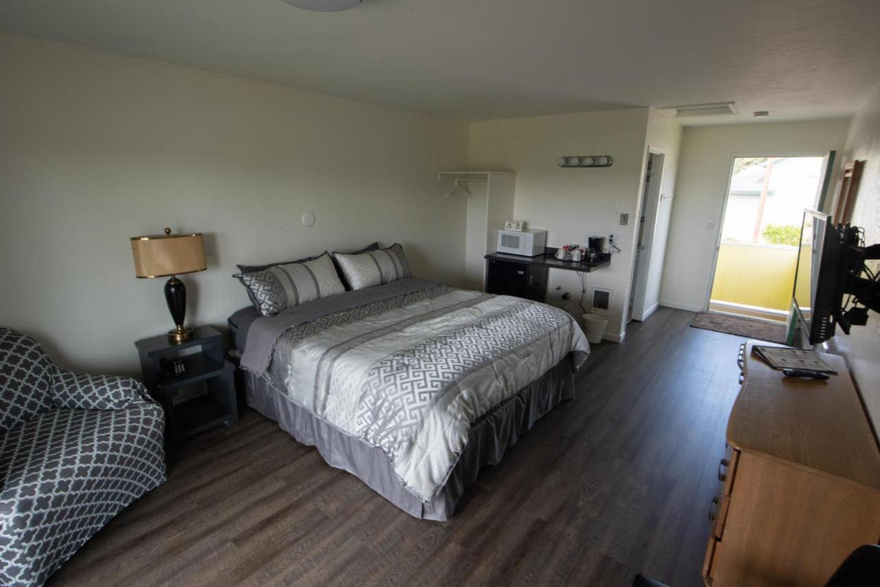 Pacific City Inn photo 23