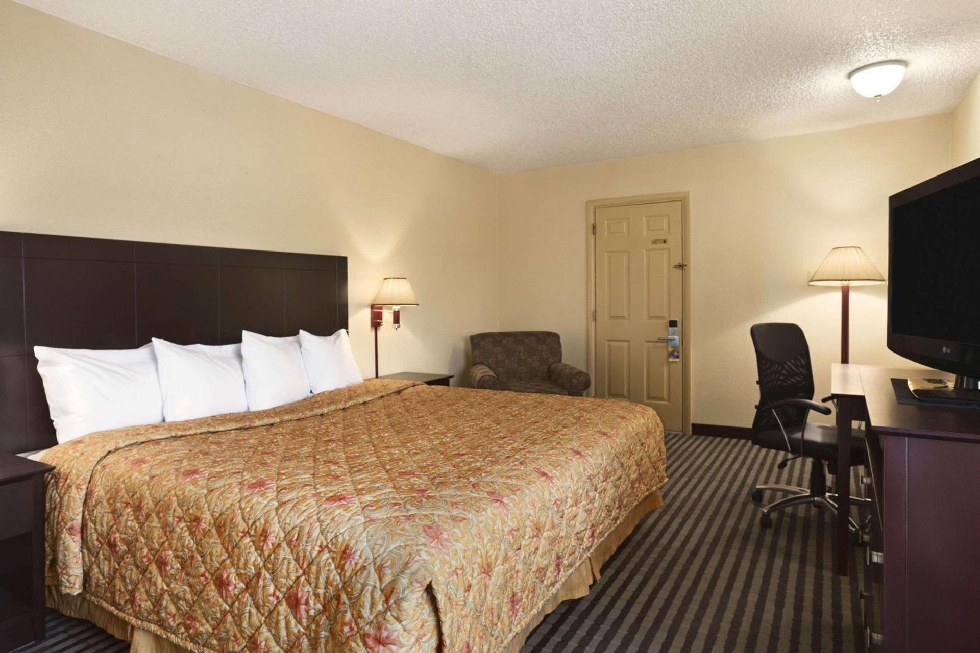 Days Inn by Wyndham Lawton photo 50