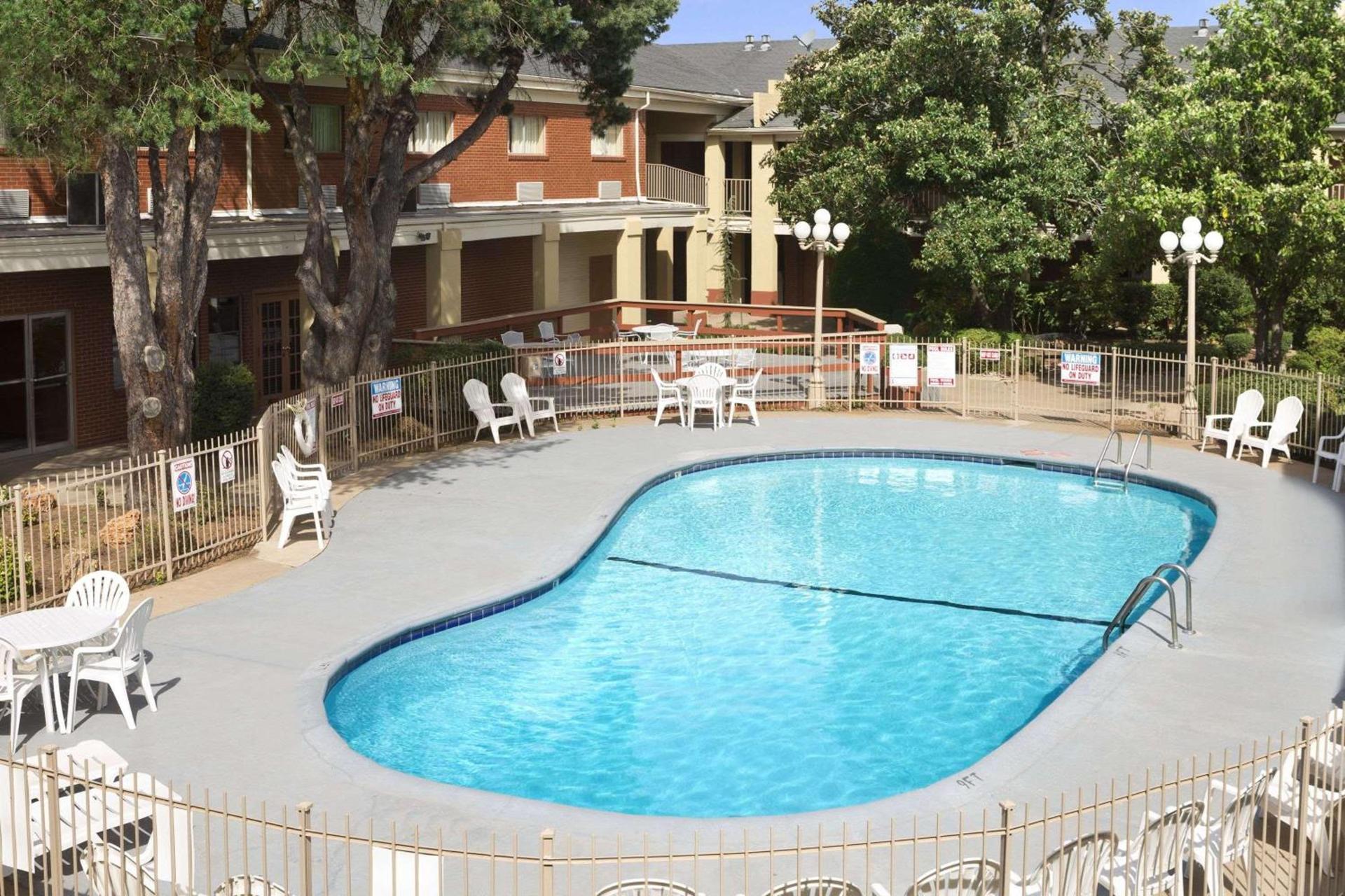 Days Inn by Wyndham Lawton photo 51