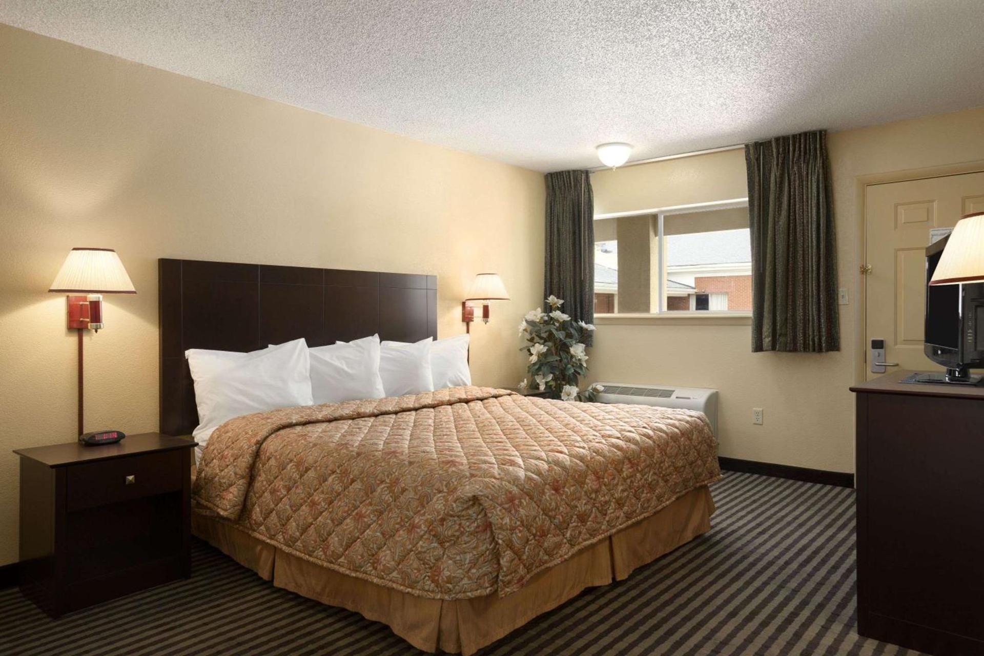 Days Inn by Wyndham Lawton photo 46