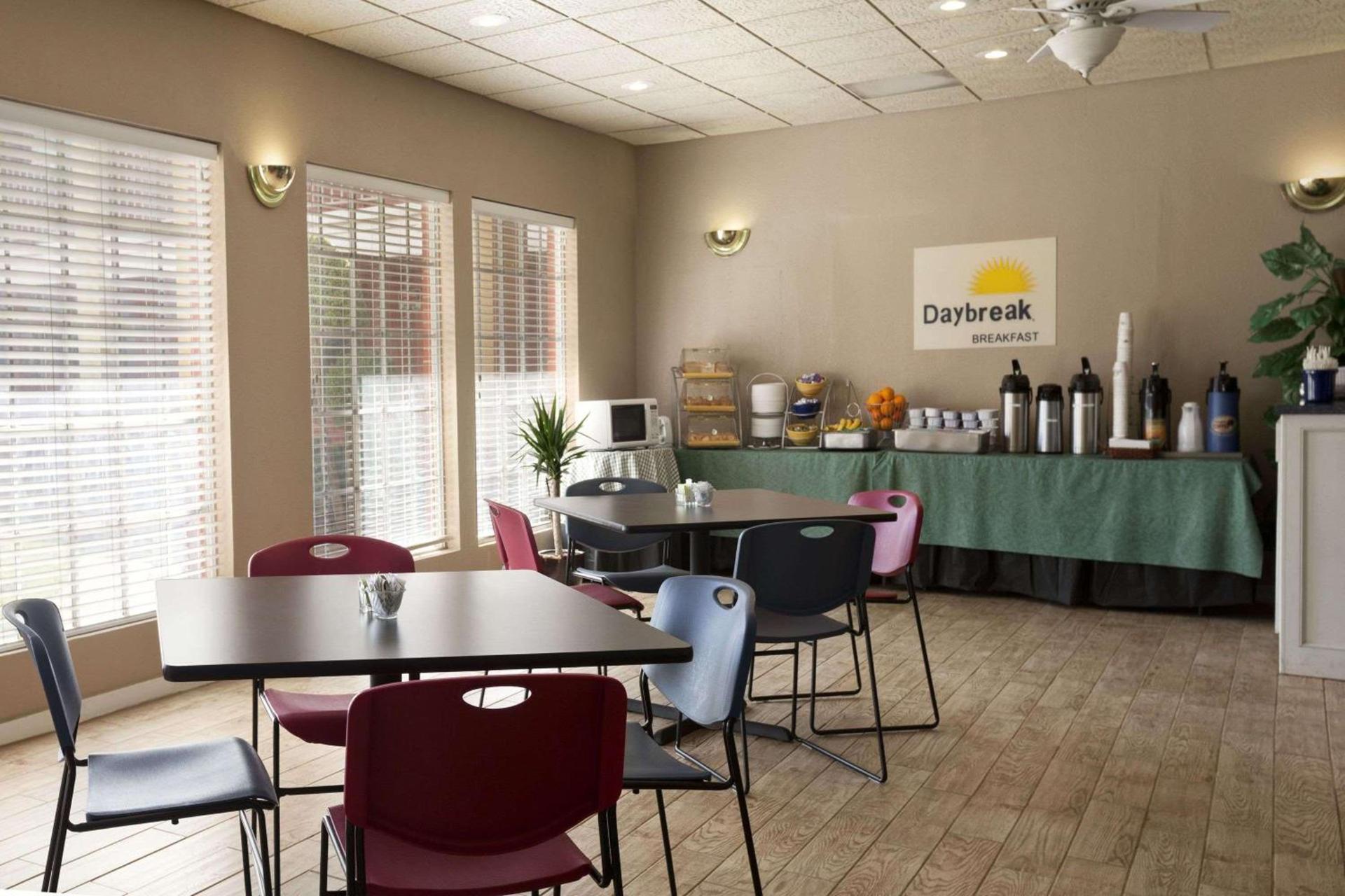 Days Inn by Wyndham Lawton photo 45