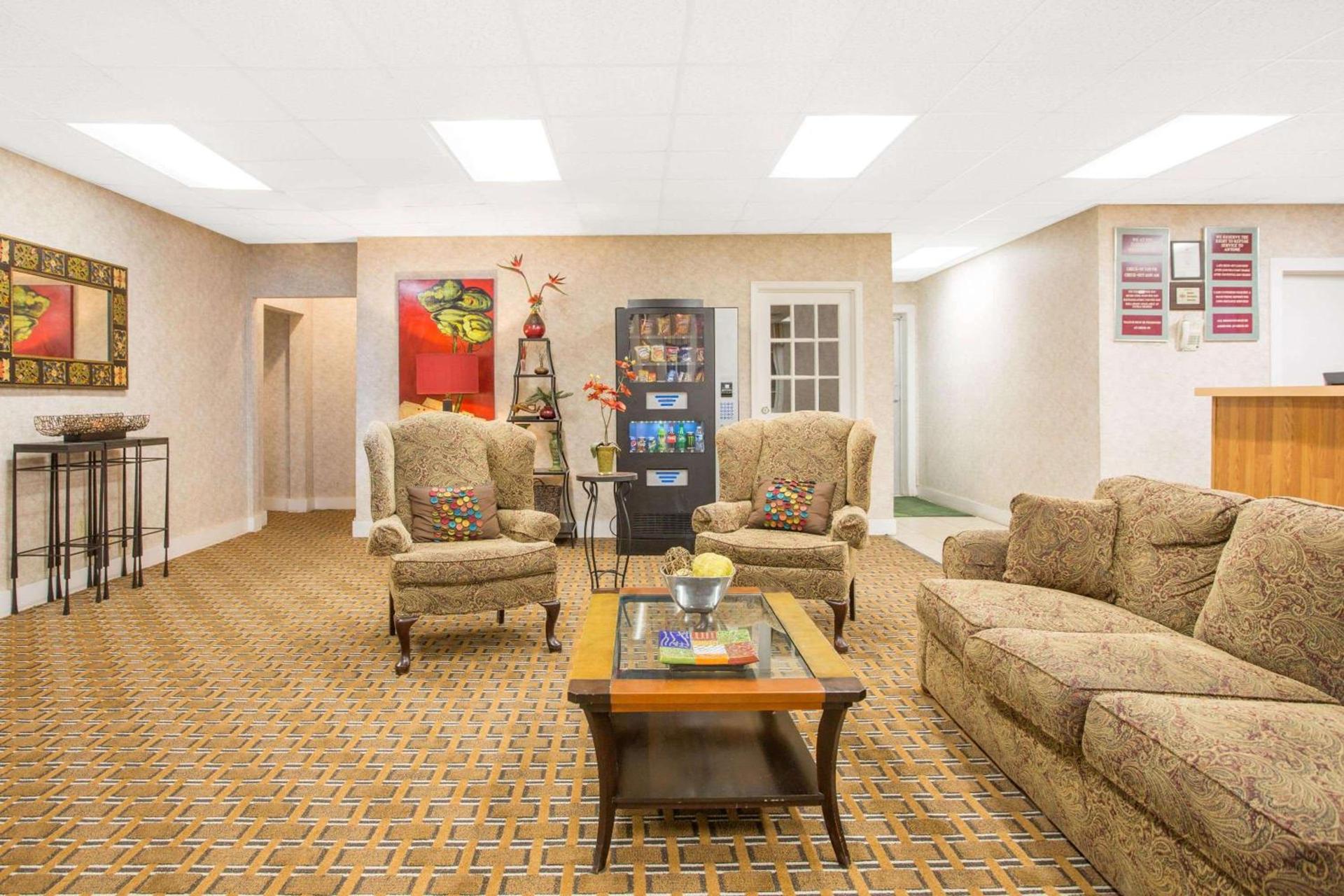 Days Inn by Wyndham Chester photo 3