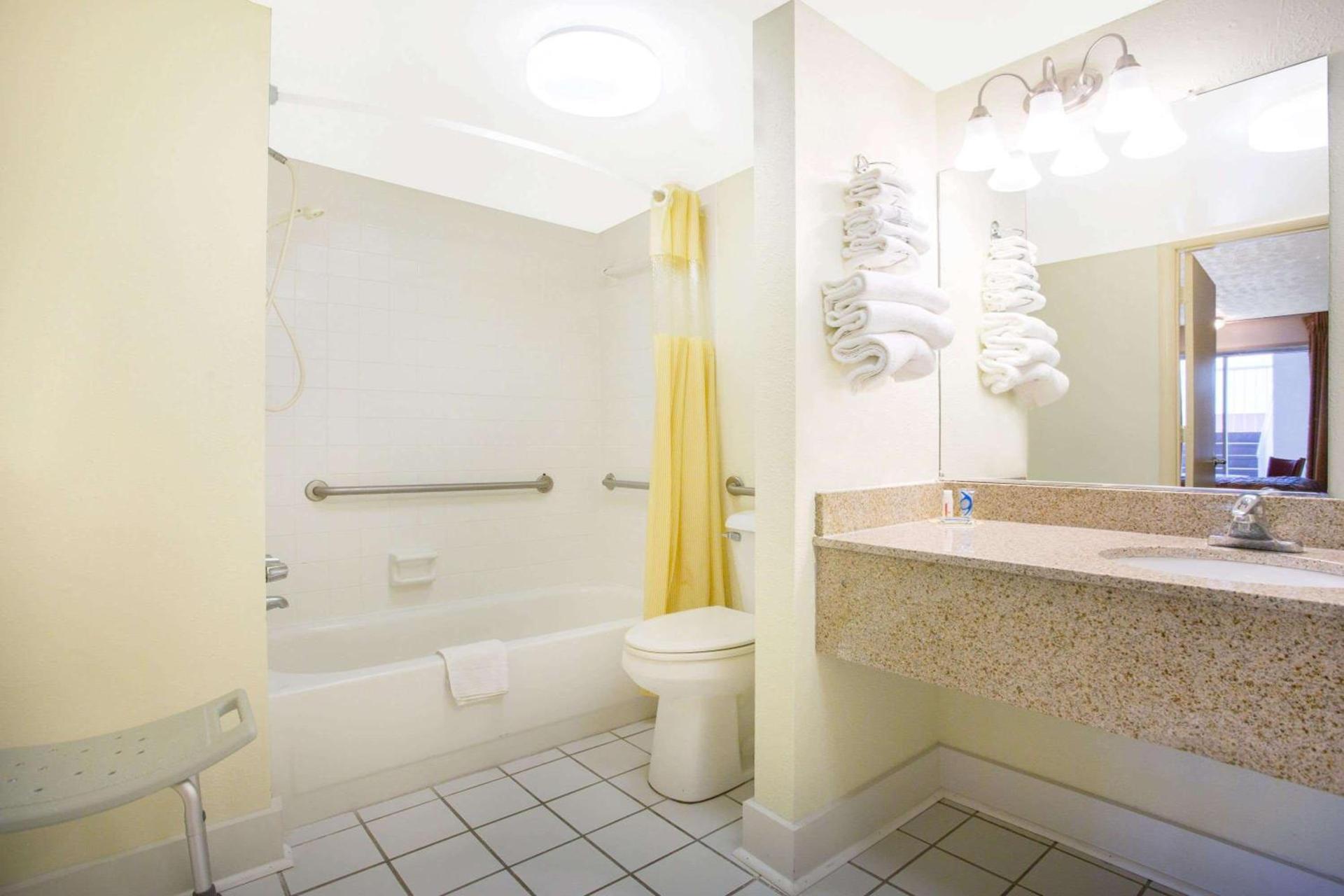 Days Inn by Wyndham Chester photo 11