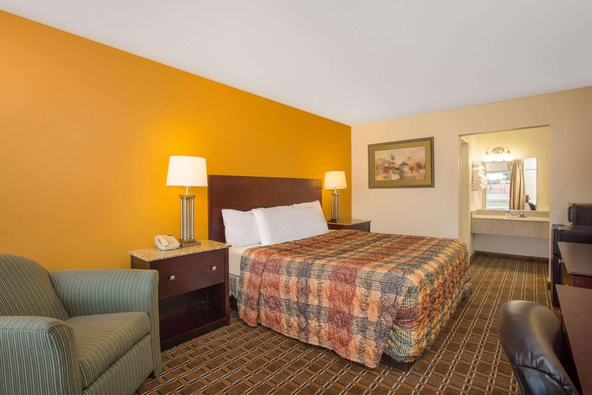 Days Inn by Wyndham Chester photo 10