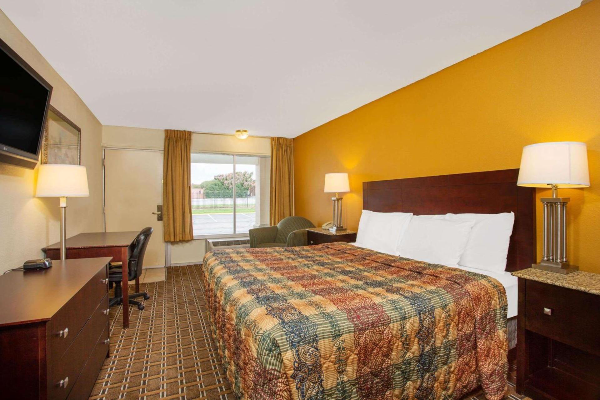 Days Inn by Wyndham Chester photo 9