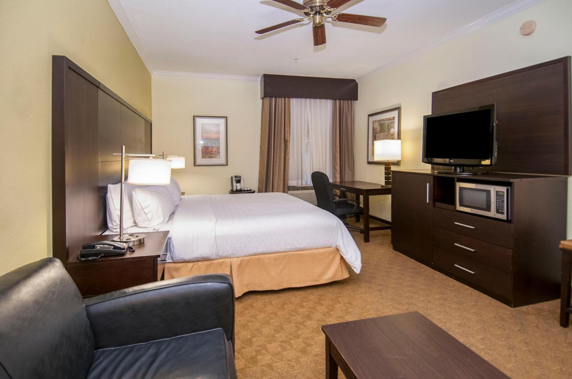 Holiday Inn Express Hotel & Suites Houston North Intercontinental by IHG photo 9