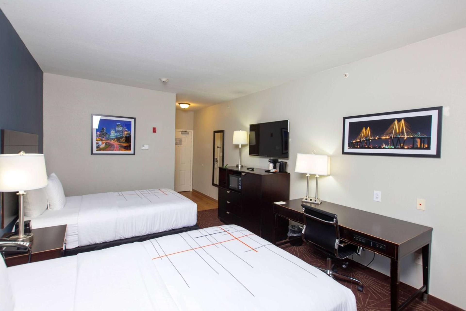 La Quinta by Wyndham Houston East at Normandy photo 2