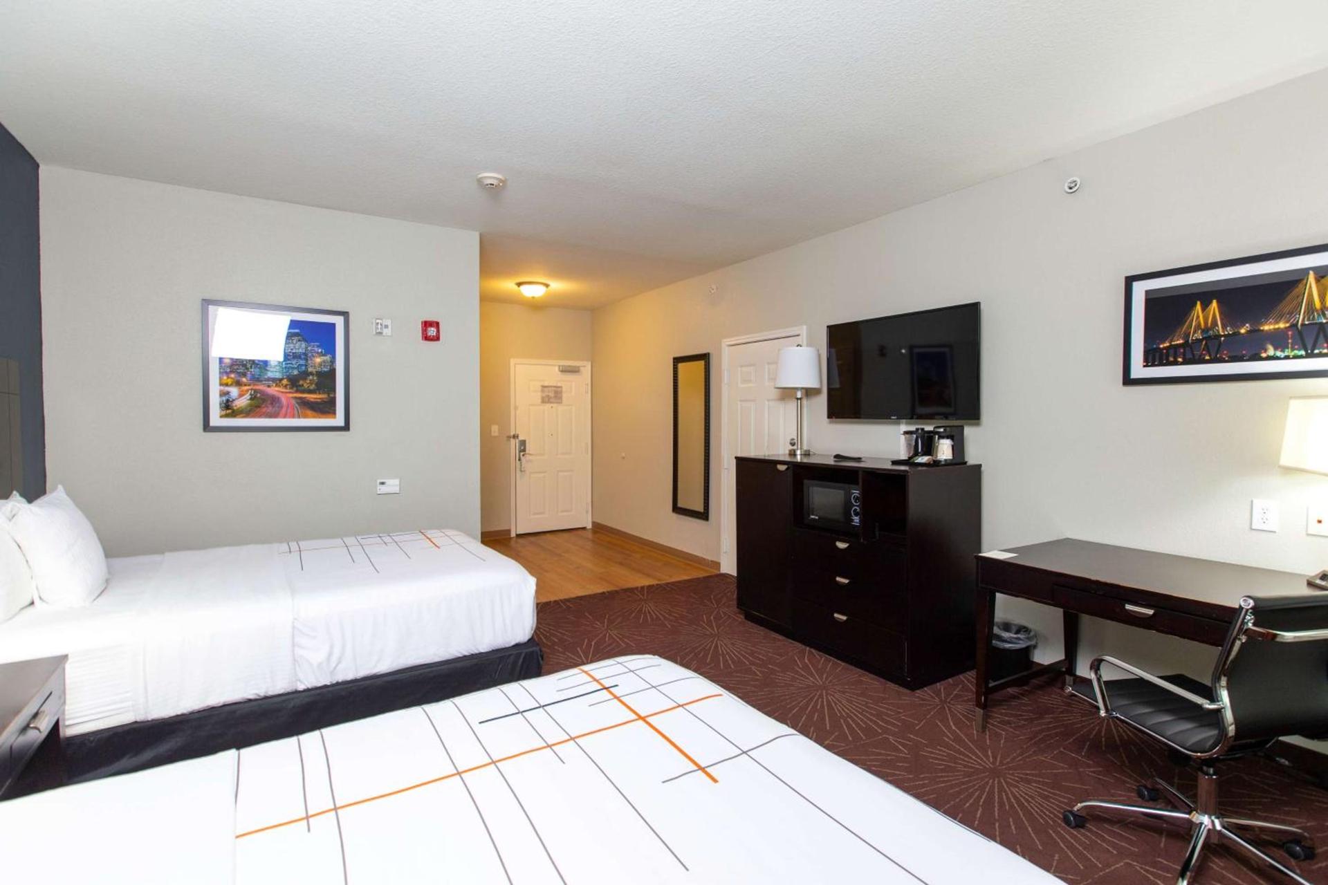 La Quinta by Wyndham Houston East at Normandy photo 58