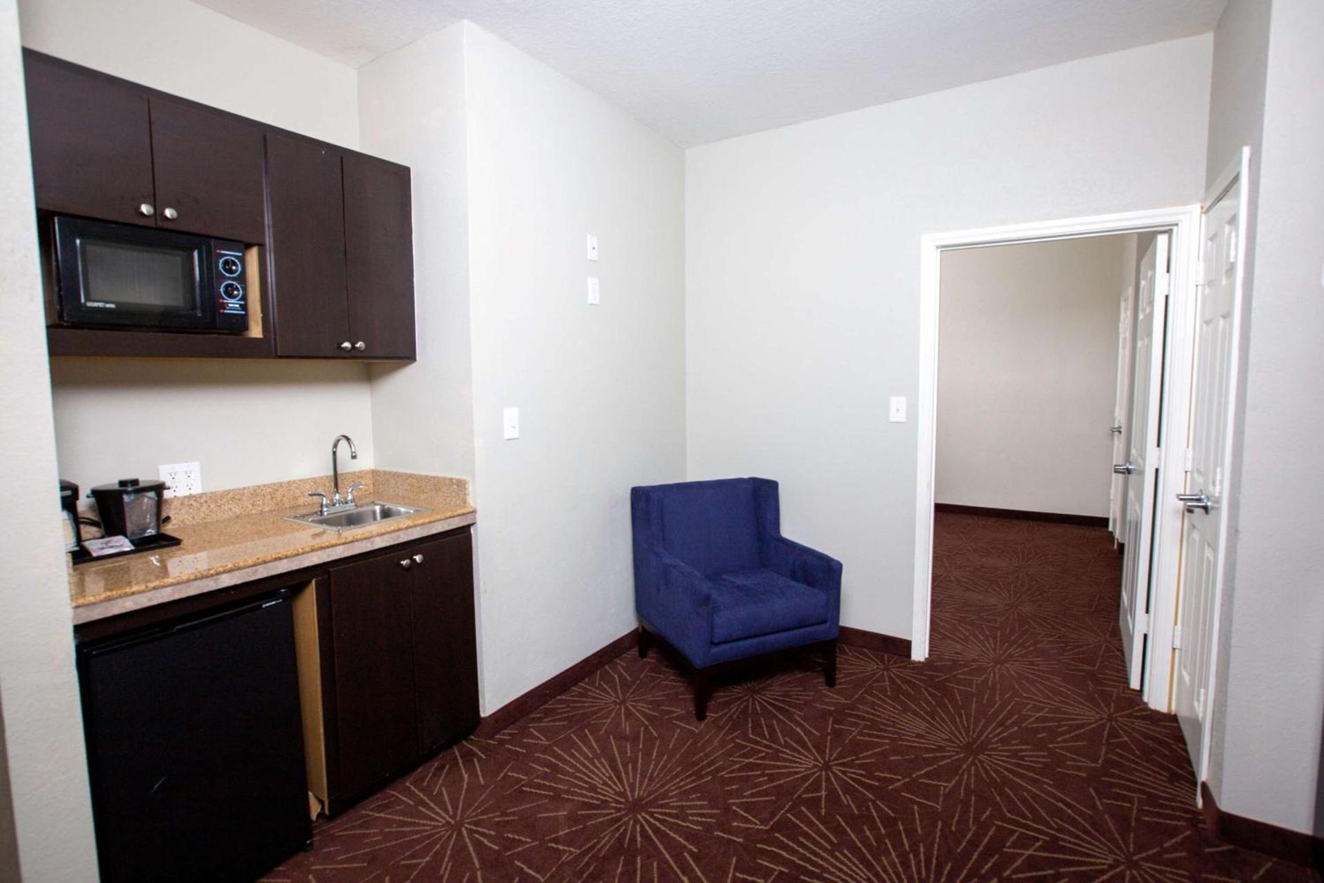 La Quinta by Wyndham Houston East at Normandy photo 71