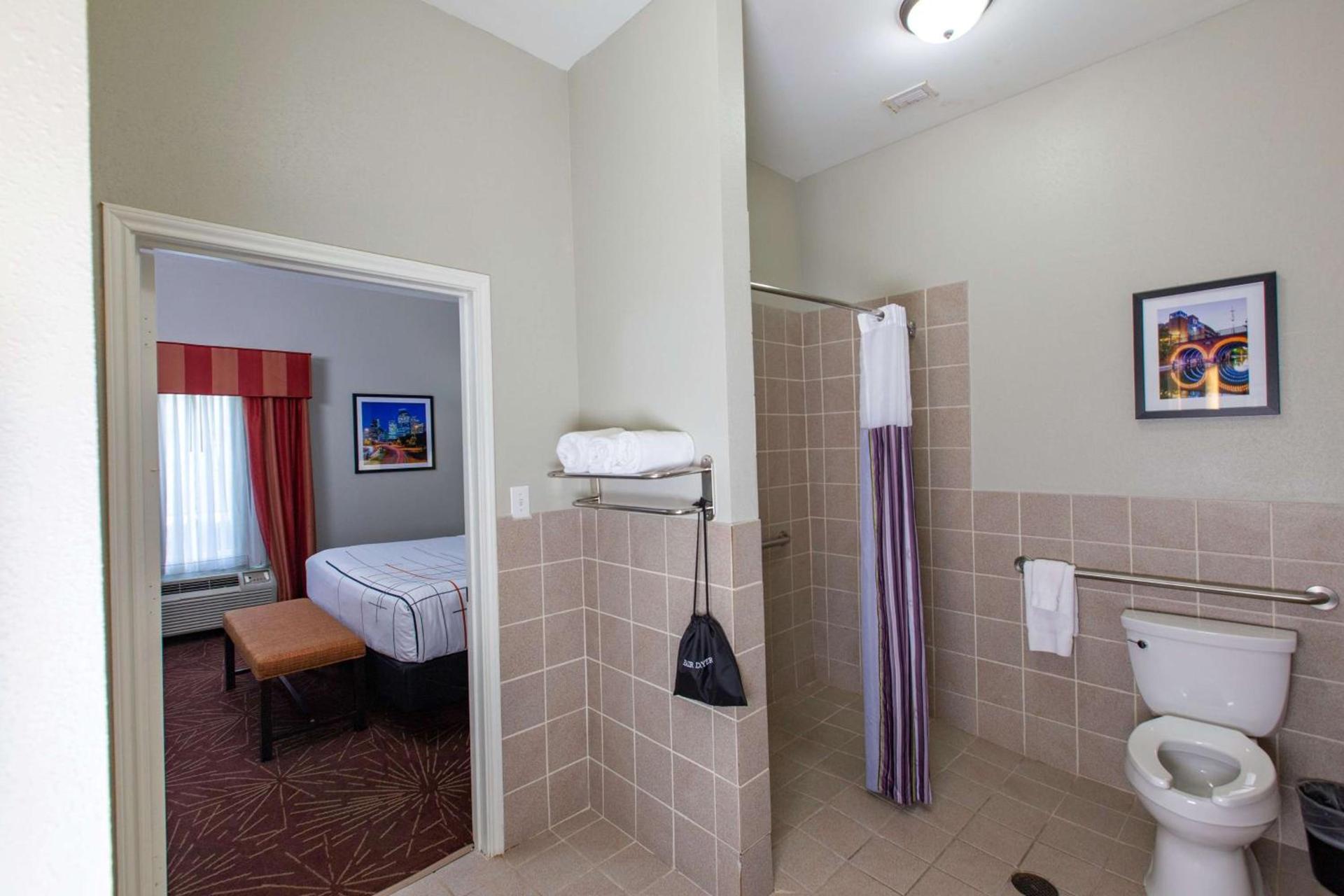 La Quinta by Wyndham Houston East at Normandy photo 72