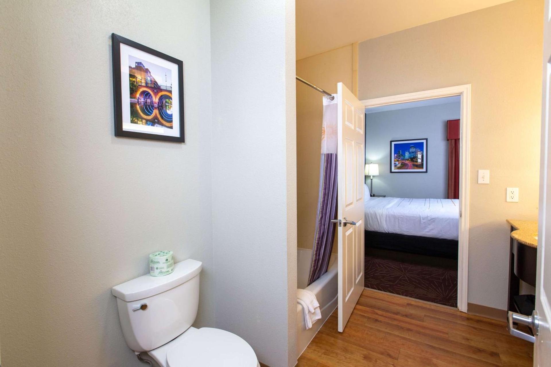 La Quinta by Wyndham Houston East at Normandy photo 74