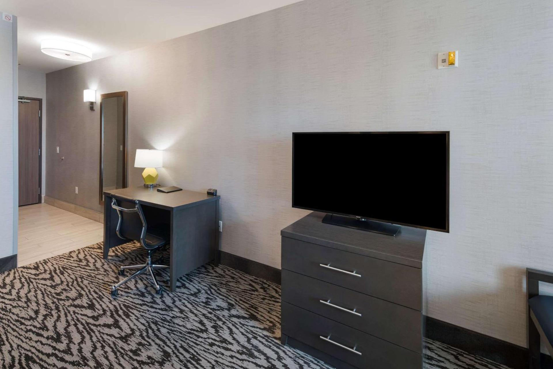 Comfort Suites Kennewick at Southridge photo 55