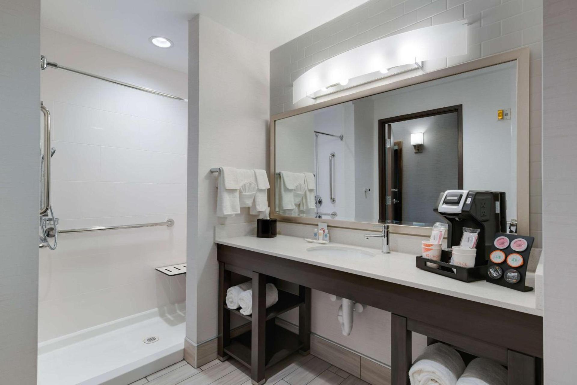 Comfort Suites Kennewick at Southridge photo 61