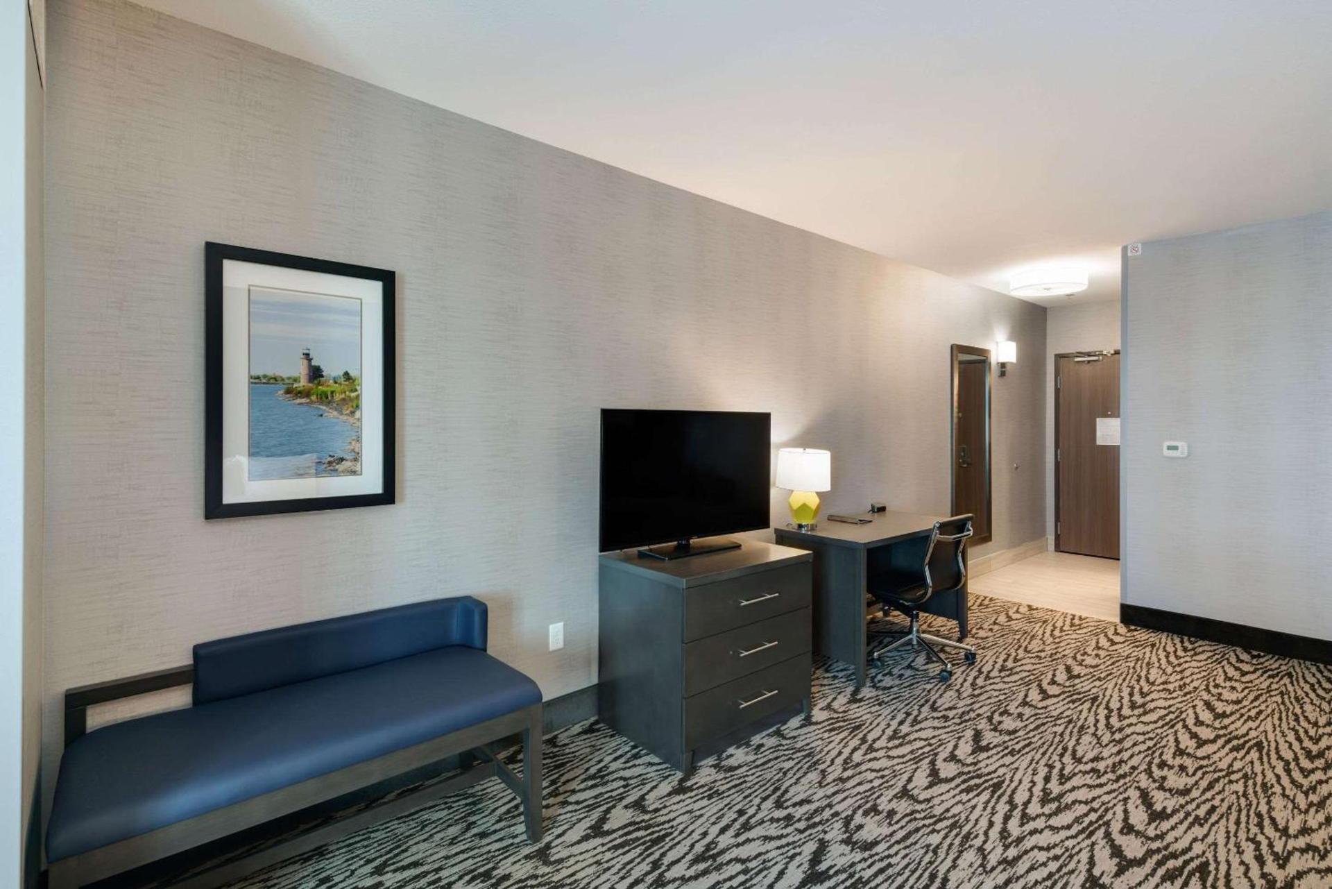 Comfort Suites Kennewick at Southridge photo 32