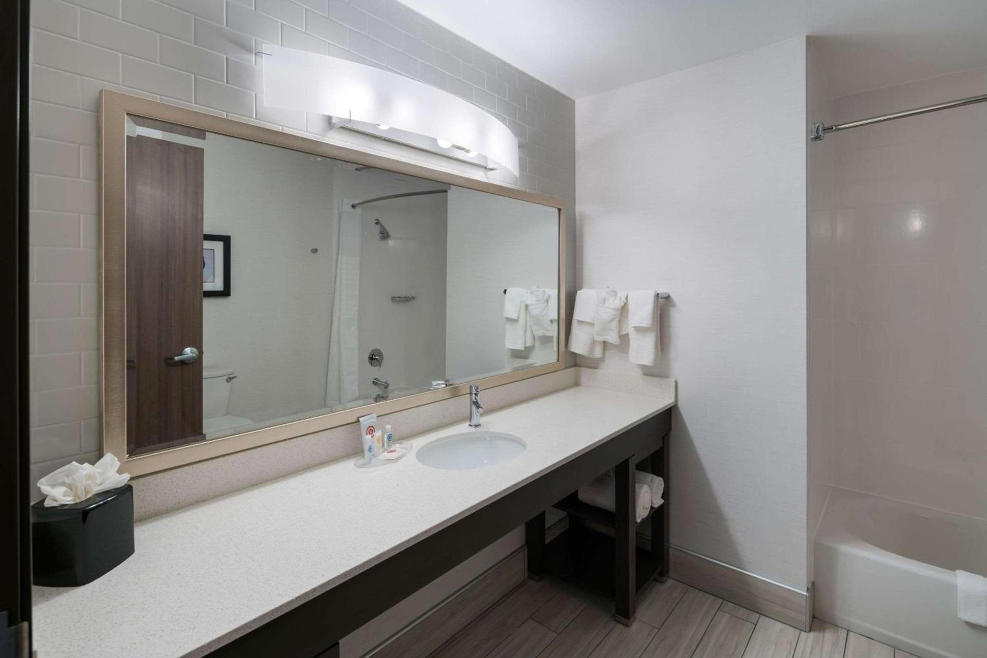 Comfort Suites Kennewick at Southridge photo 35